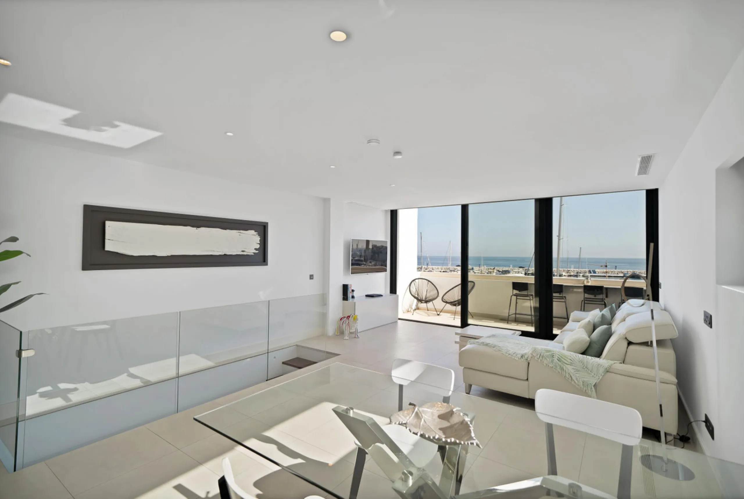 Apartment - Duplex в продаже в Marbella, Málaga. В доме 2 спален и 2 ванных комнат. Площадь дома 150 м²
