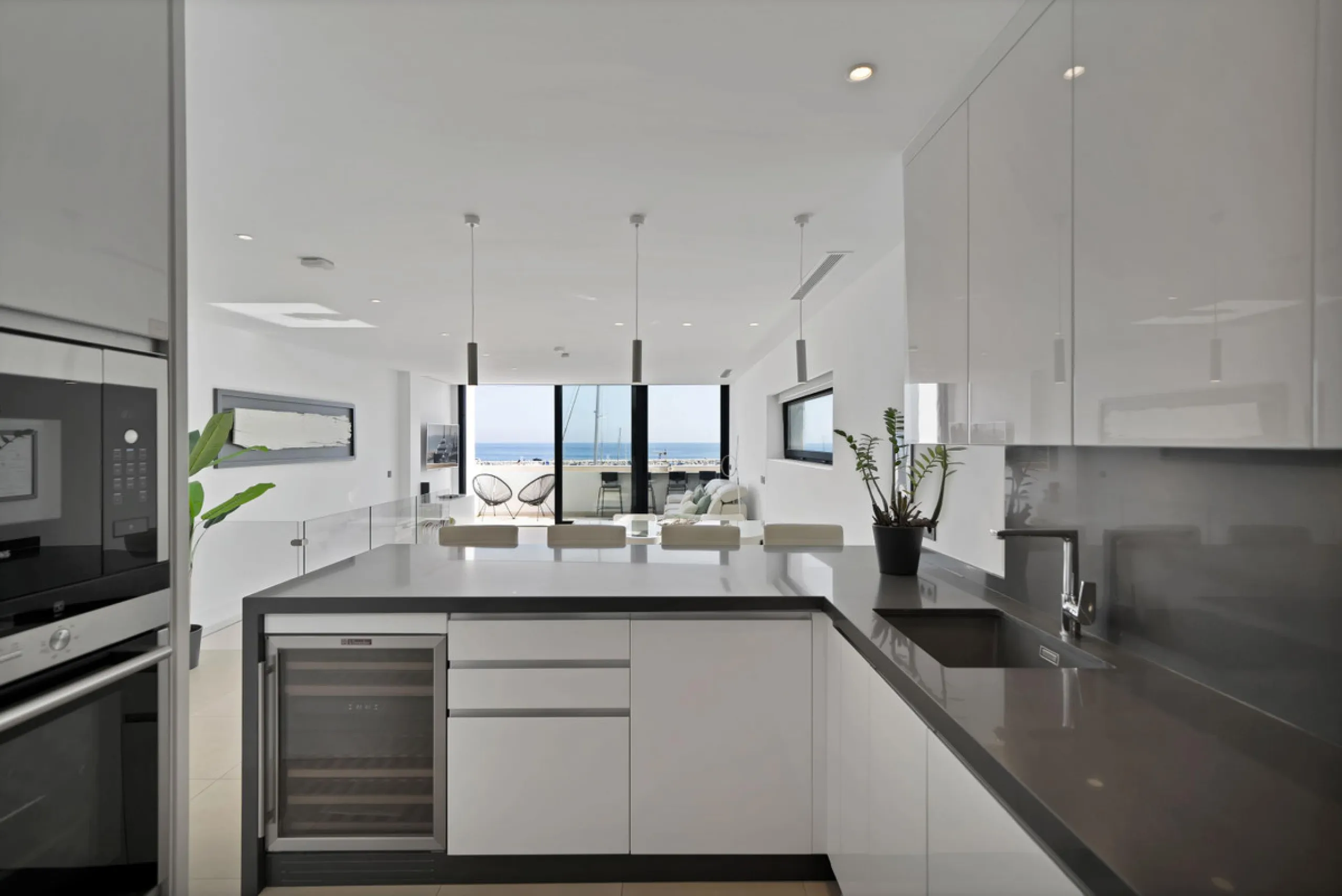 Apartment - Duplex в продаже в Marbella, Málaga. В доме 2 спален и 2 ванных комнат. Площадь дома 150 м²