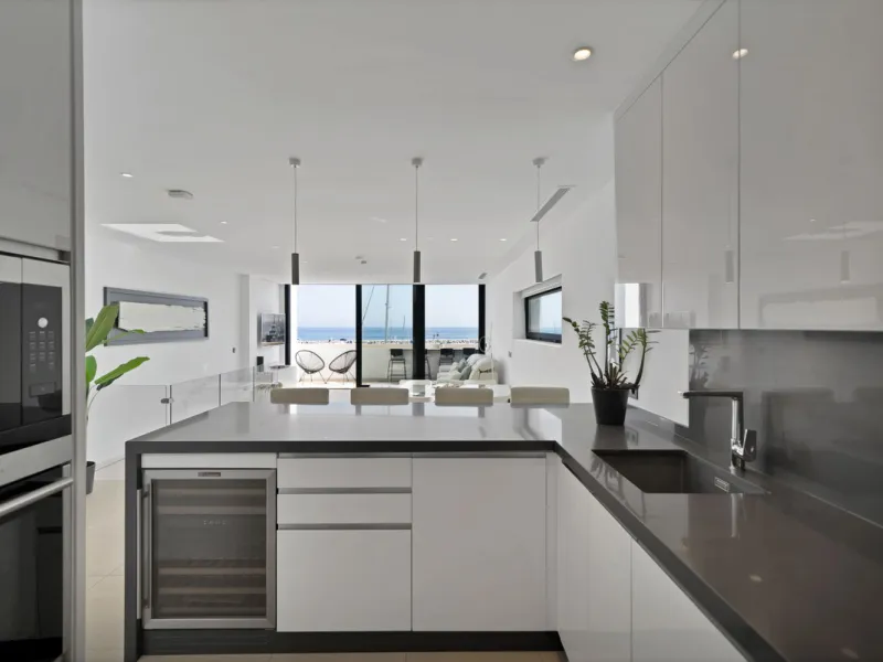 Apartment - Duplex в продаже в Marbella, Málaga. В доме 2 спален и 2 ванных комнат. Площадь дома 150 м²