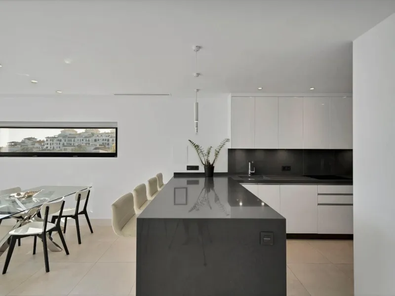 Apartment - Duplex в продаже в Marbella, Málaga. В доме 2 спален и 2 ванных комнат. Площадь дома 150 м²