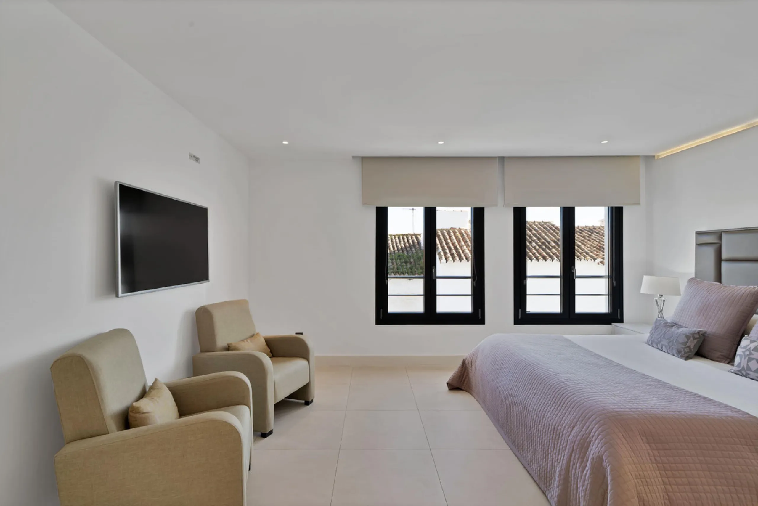Apartment - Duplex в продаже в Marbella, Málaga. В доме 2 спален и 2 ванных комнат. Площадь дома 150 м²