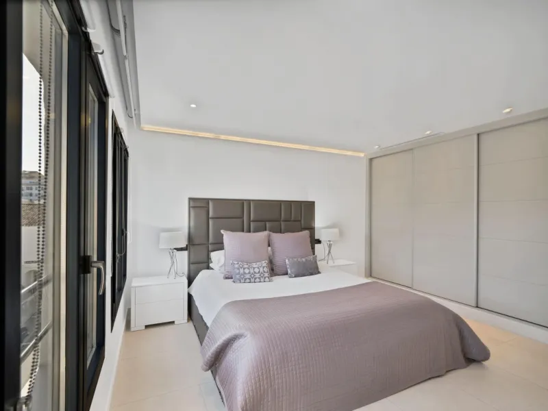Apartment - Duplex в продаже в Marbella, Málaga. В доме 2 спален и 2 ванных комнат. Площадь дома 150 м²