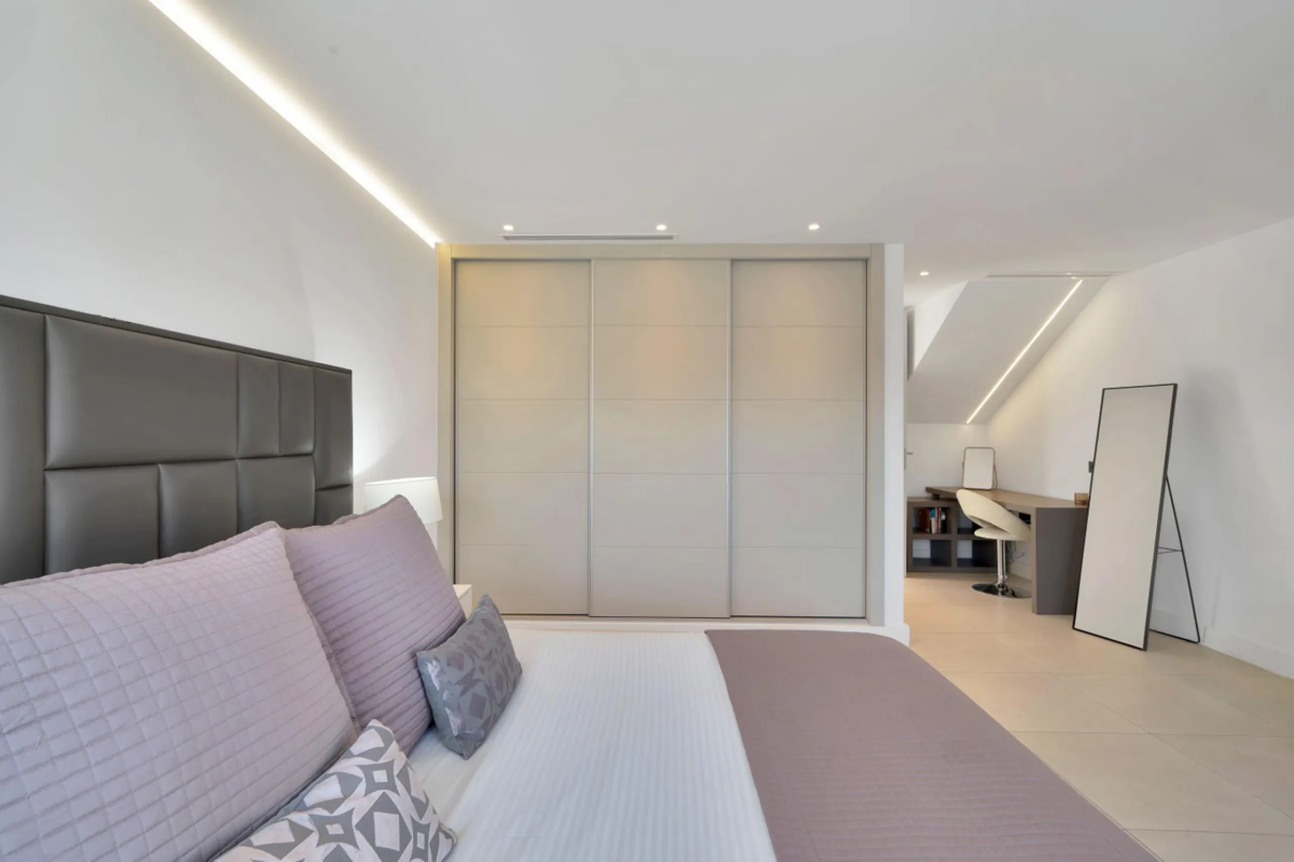 Apartment - Duplex в продаже в Marbella, Málaga. В доме 2 спален и 2 ванных комнат. Площадь дома 150 м²
