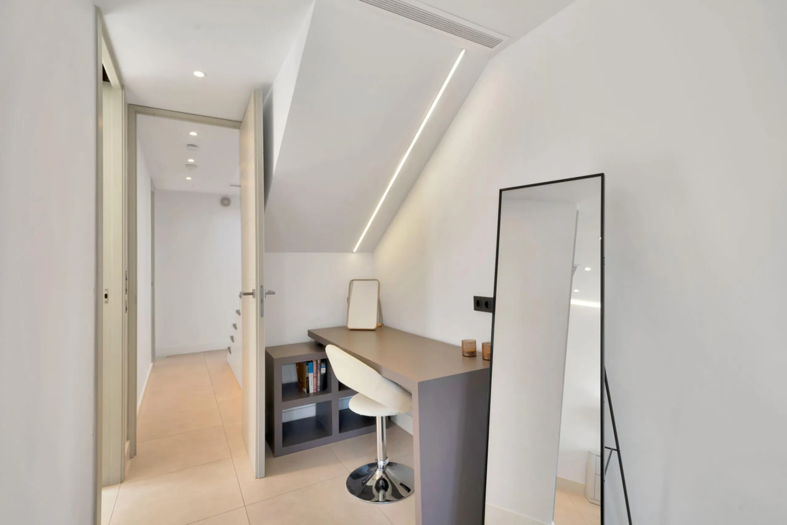 Apartment - Duplex в продаже в Marbella, Málaga. В доме 2 спален и 2 ванных комнат. Площадь дома 150 м²