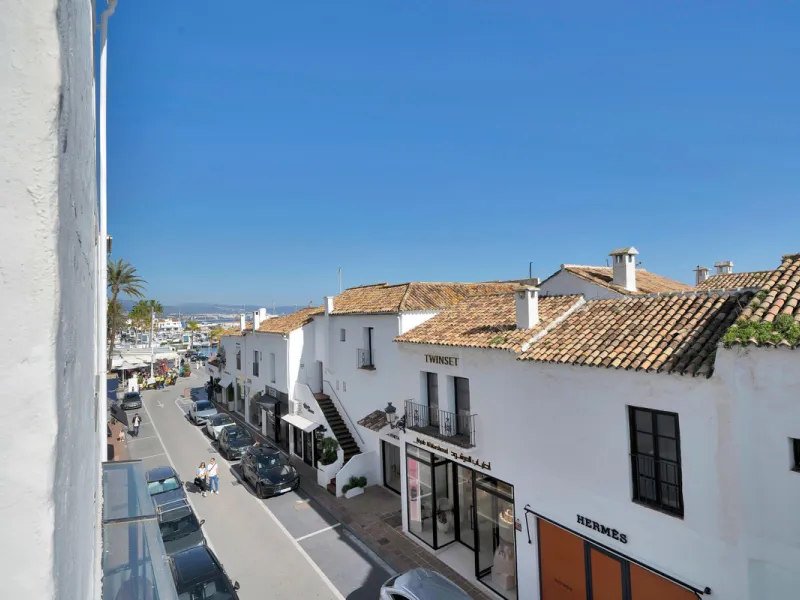 Apartment - Duplex в продаже в Marbella, Málaga. В доме 2 спален и 2 ванных комнат. Площадь дома 150 м²