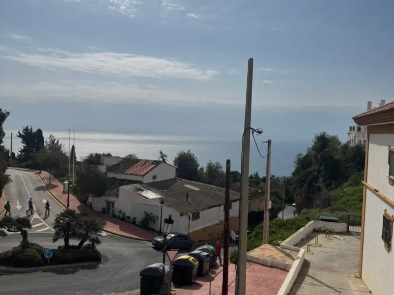 Apartment - Middle Floor Apartment в продаже в Benalmadena, Málaga. В доме 3 спален и 2 ванных комнат. Площадь дома 70 м²