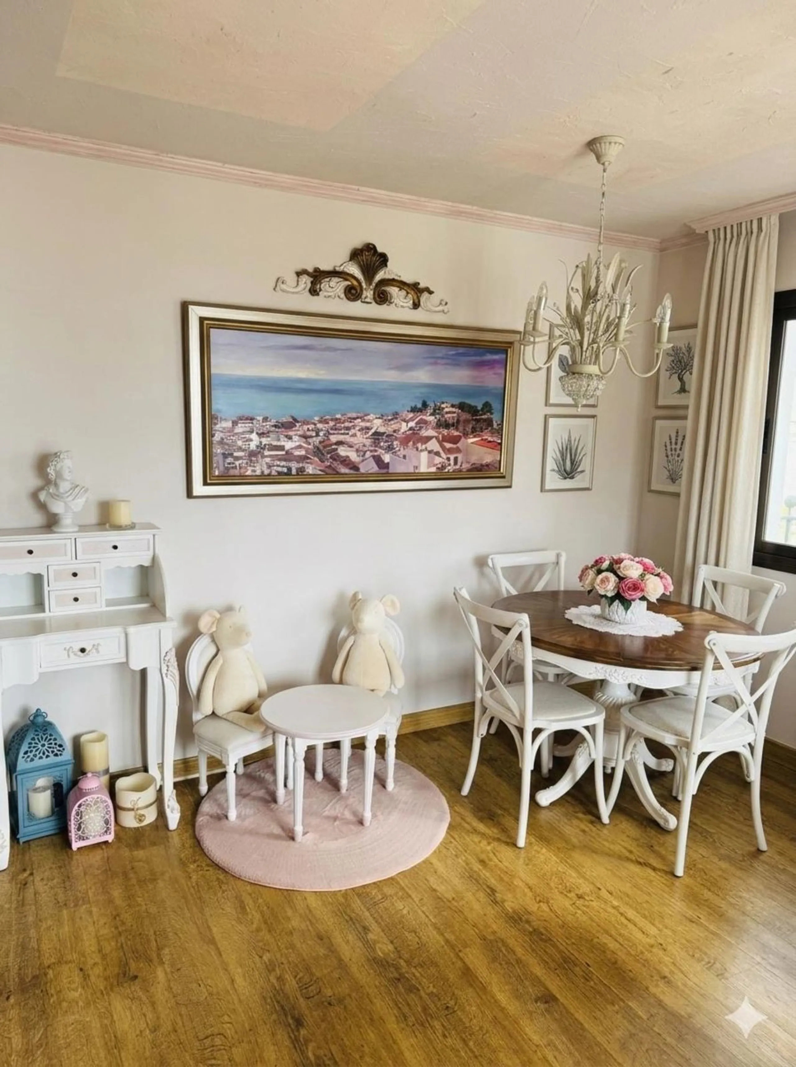 Beautiful 3-bedroom apartment with 2 bathrooms (one en suite), located in Benalmádena Pueblo, in a quiet area within walking distance to all amenities.