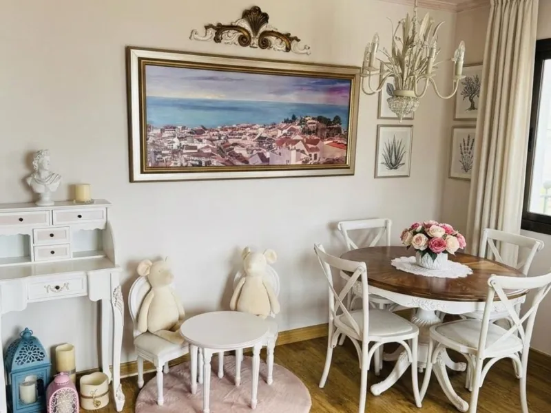 Beautiful 3-bedroom apartment with 2 bathrooms (one en suite), located in Benalmádena Pueblo, in a quiet area within walking distance to all amenities.
