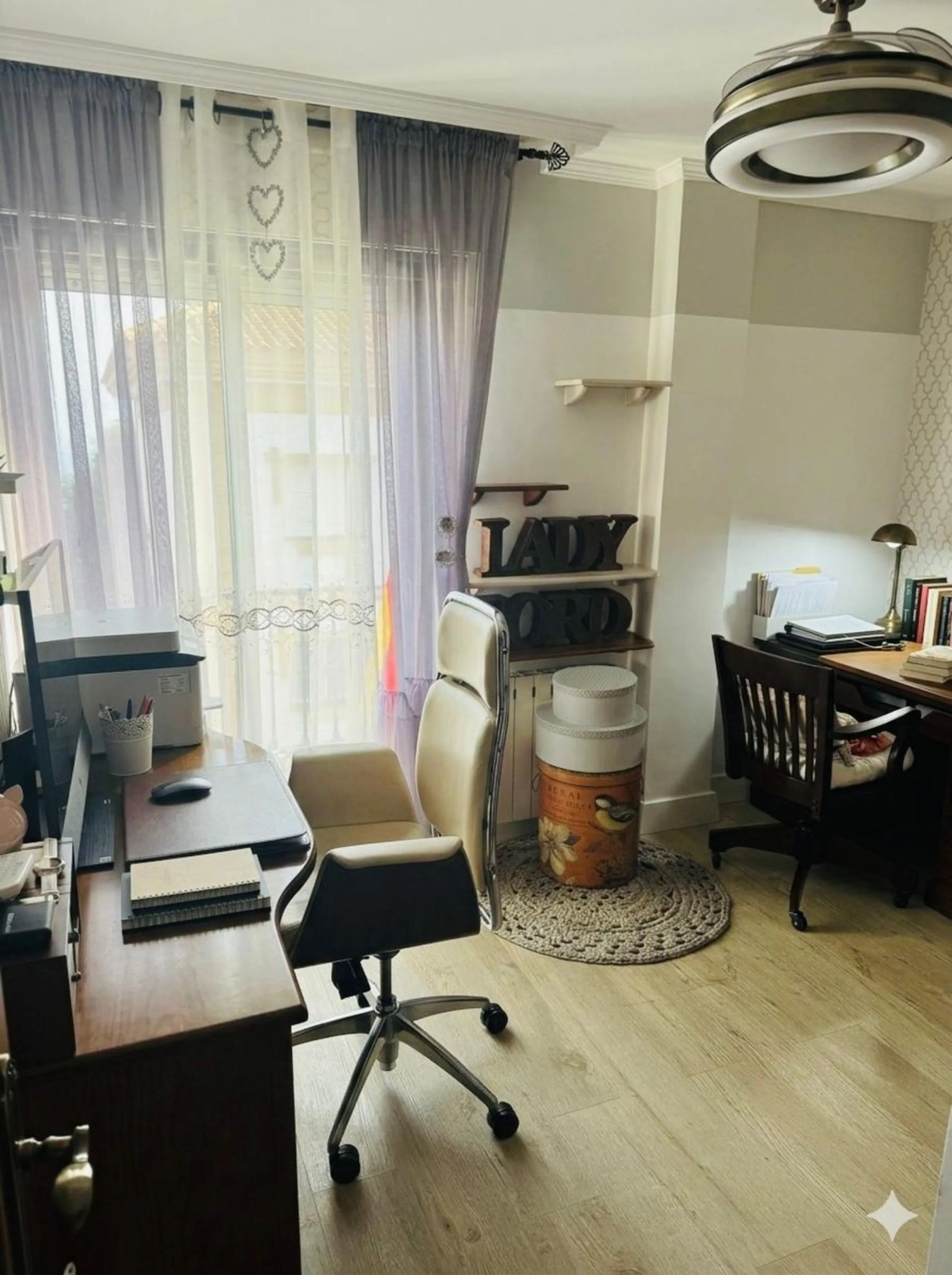 Beautiful 3-bedroom apartment with 2 bathrooms (one en suite), located in Benalmádena Pueblo, in a quiet area within walking distance to all amenities.