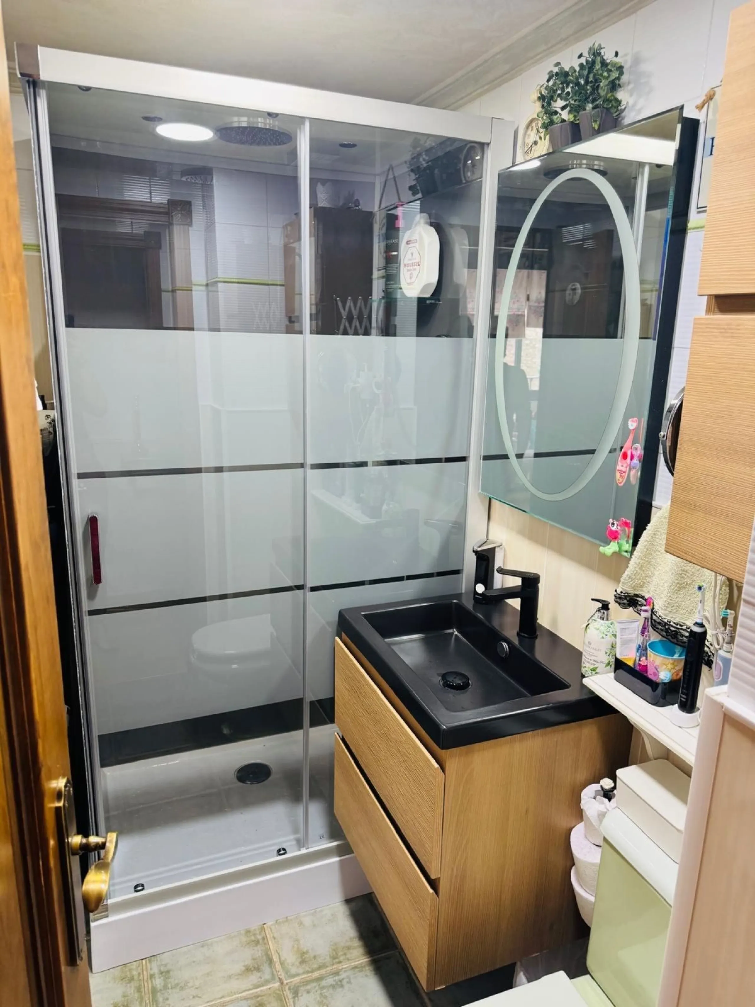 Beautiful 3-bedroom apartment with 2 bathrooms (one en suite), located in Benalmádena Pueblo, in a quiet area within walking distance to all amenities.