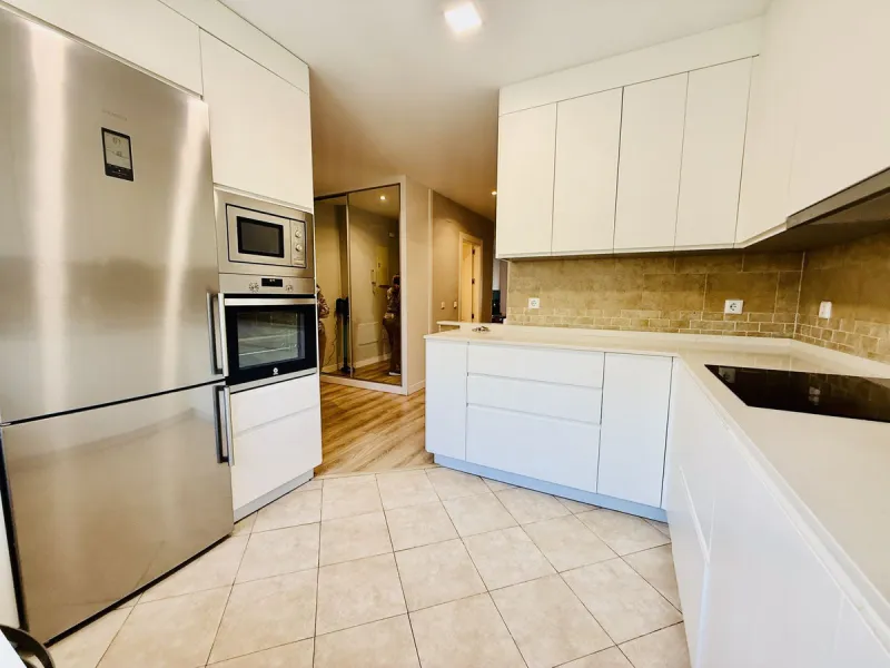Semi-detached house with views of the golf course in a unique and privileged setting.