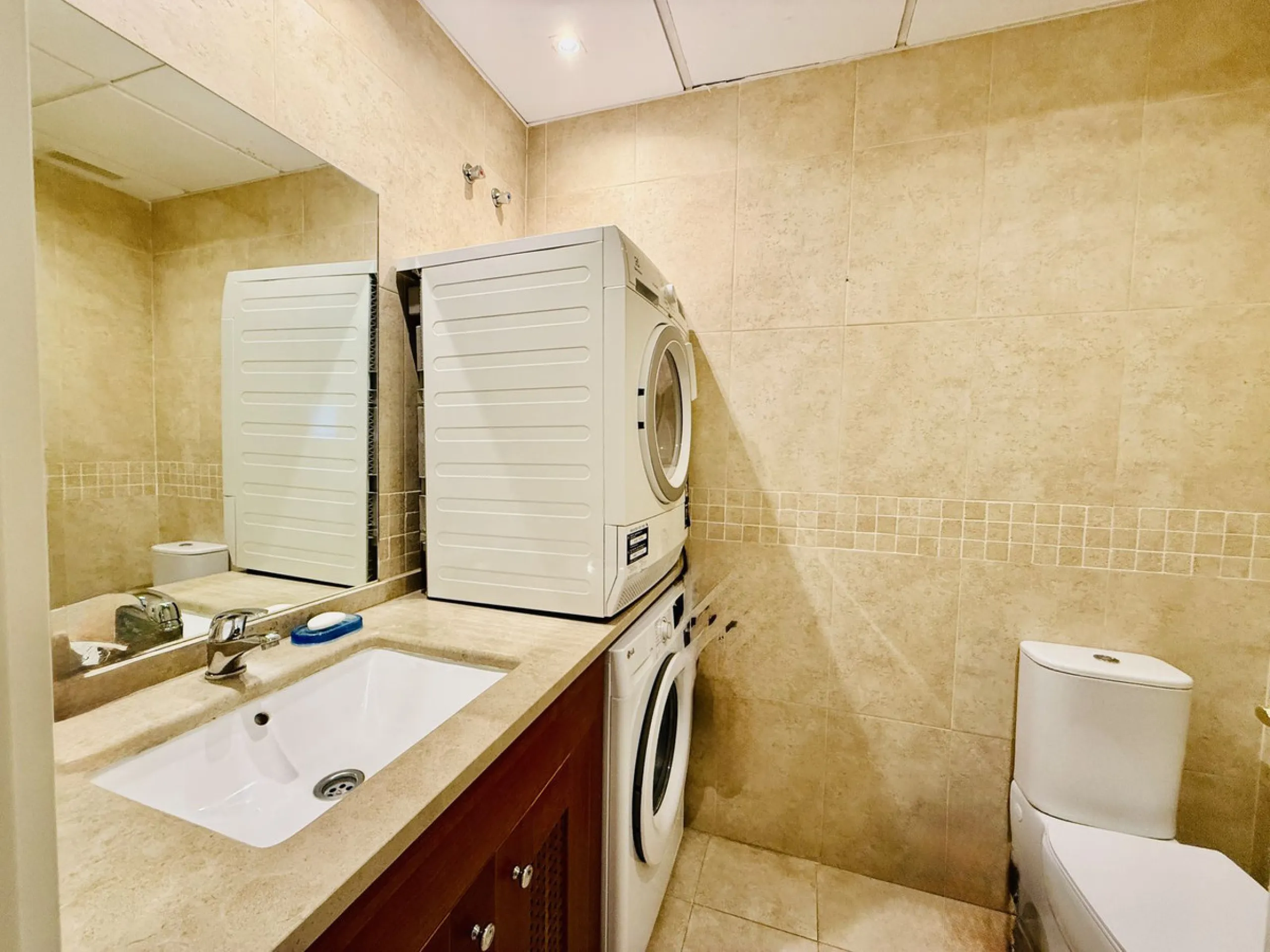 Semi-detached house with views of the golf course in a unique and privileged setting.