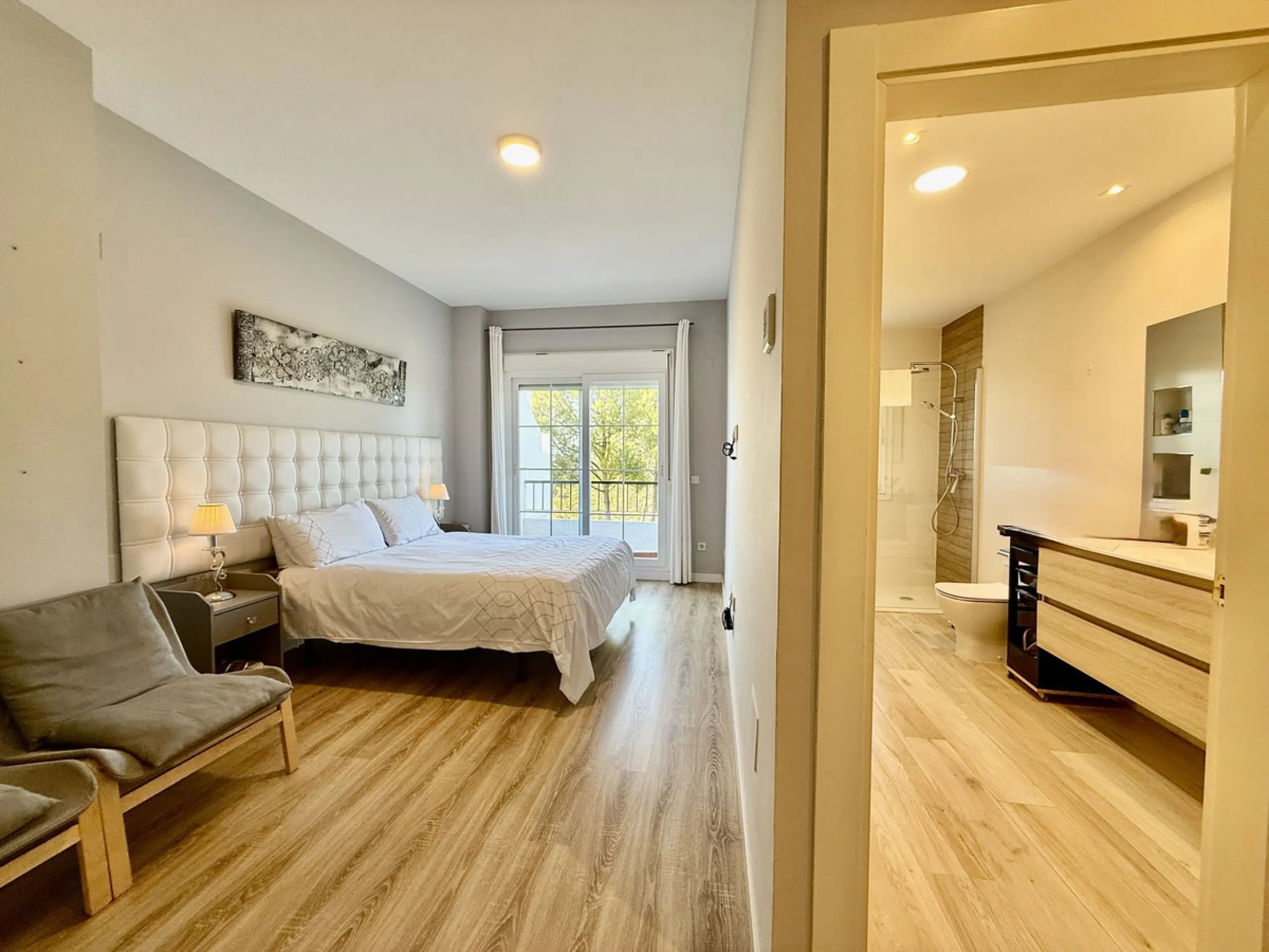 Semi-detached house with views of the golf course in a unique and privileged setting.