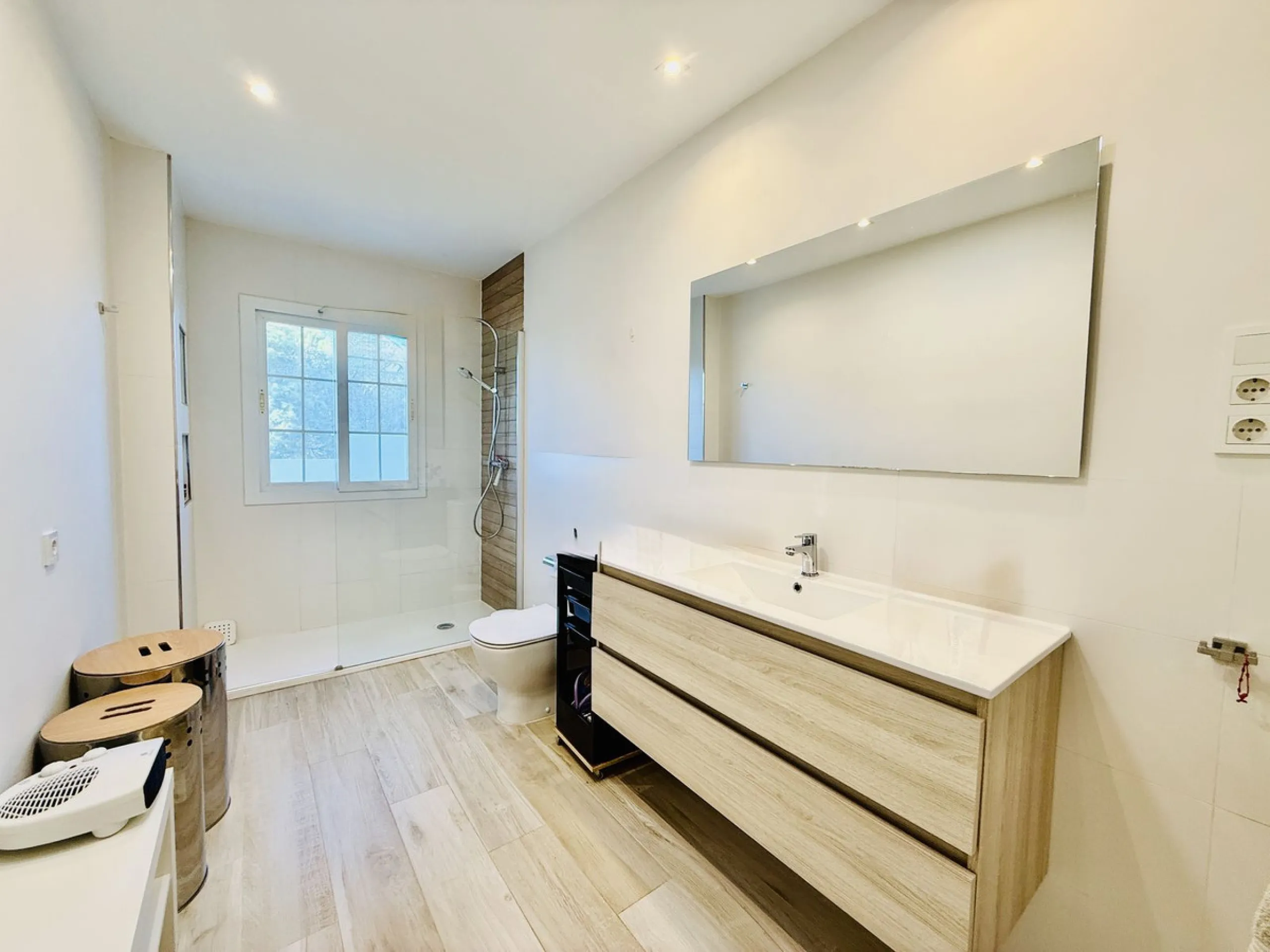 Semi-detached house with views of the golf course in a unique and privileged setting.