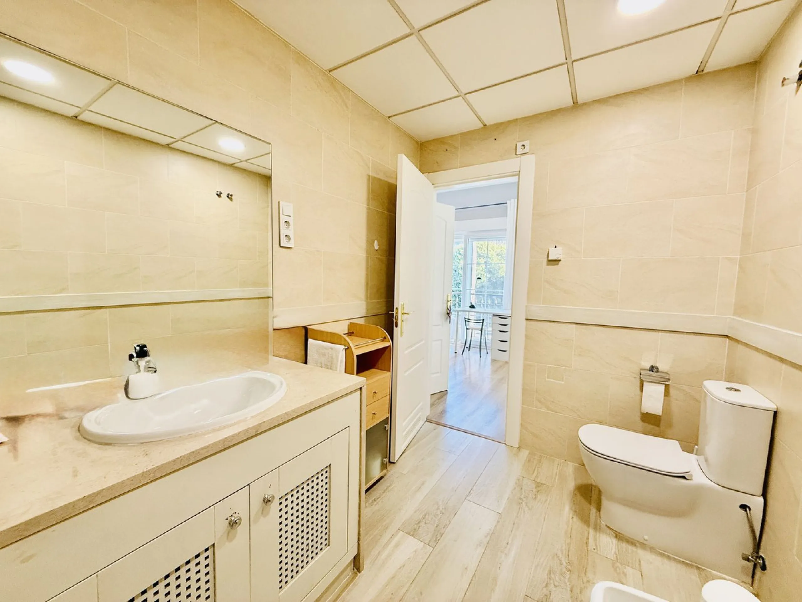 Semi-detached house with views of the golf course in a unique and privileged setting.