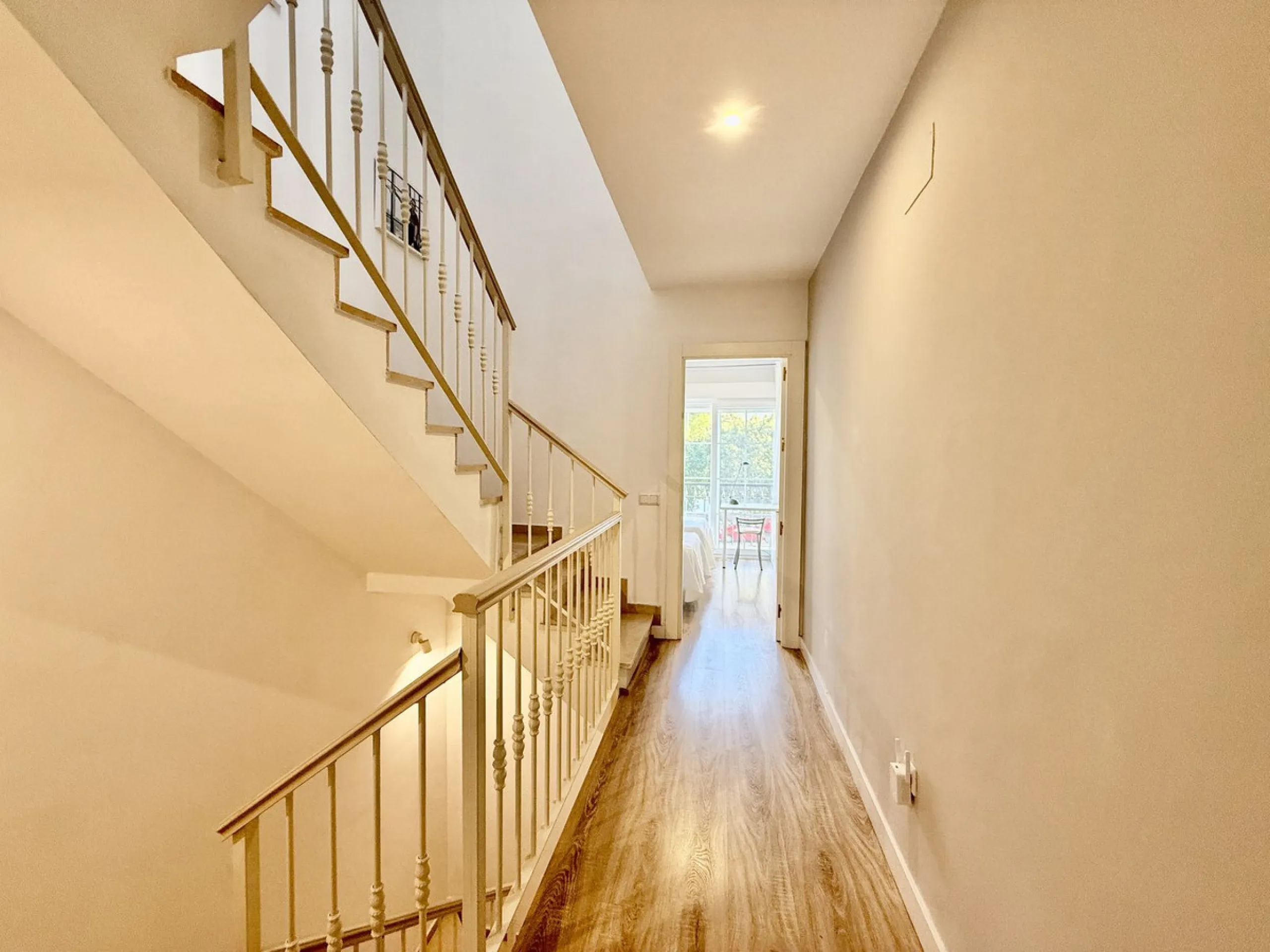 Semi-detached house with views of the golf course in a unique and privileged setting.