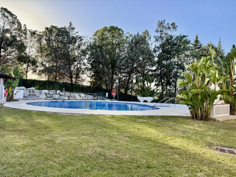 Semi-detached house with views of the golf course in a unique and privileged setting.