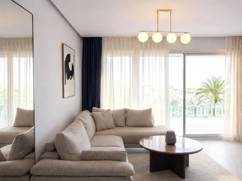 Apartment - Middle Floor Apartment в продаже в Marbella, Málaga. В доме 3 спален и 2 ванных комнат. Площадь дома 107 м²