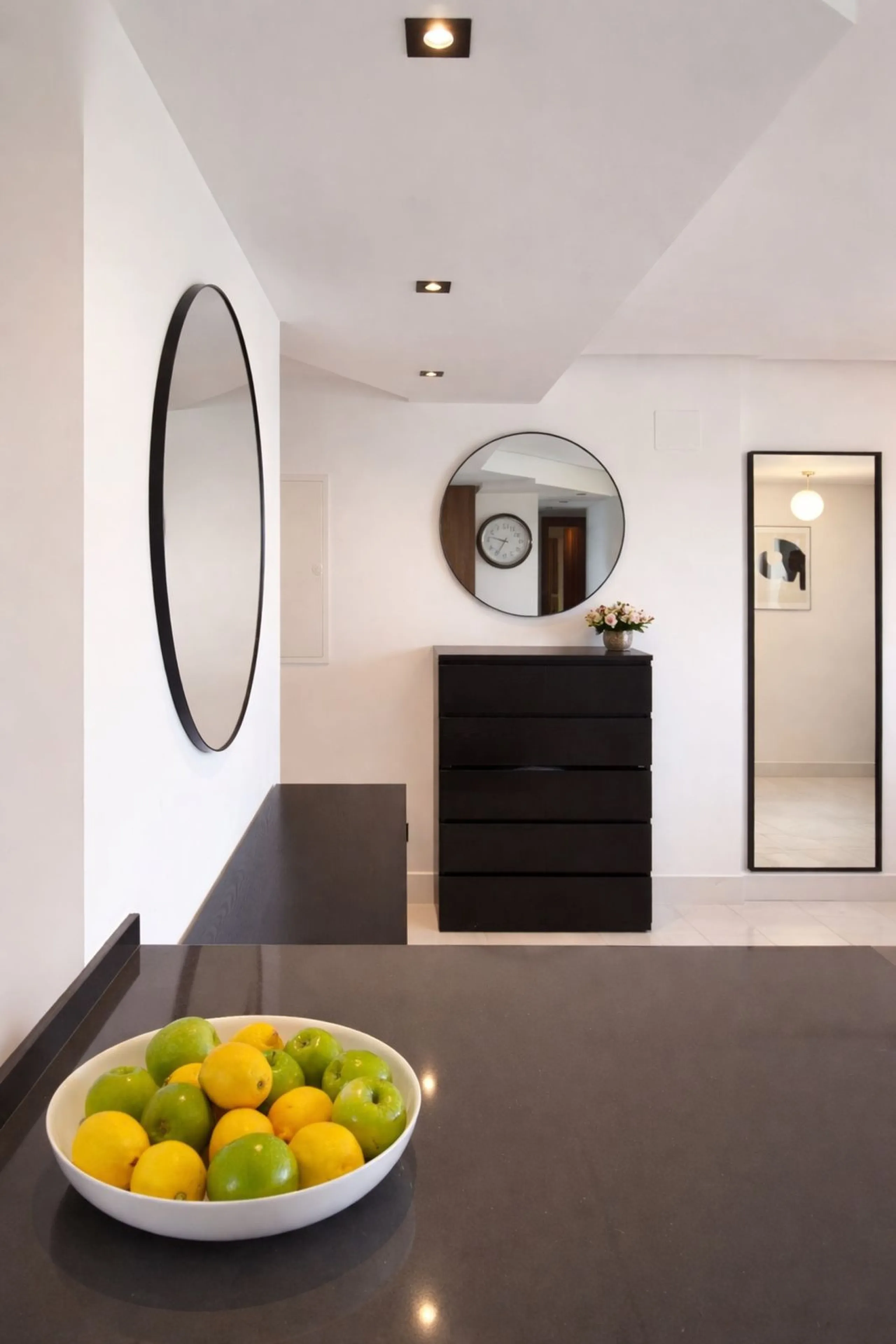 Apartment - Middle Floor Apartment в продаже в Marbella, Málaga. В доме 3 спален и 2 ванных комнат. Площадь дома 107 м²
