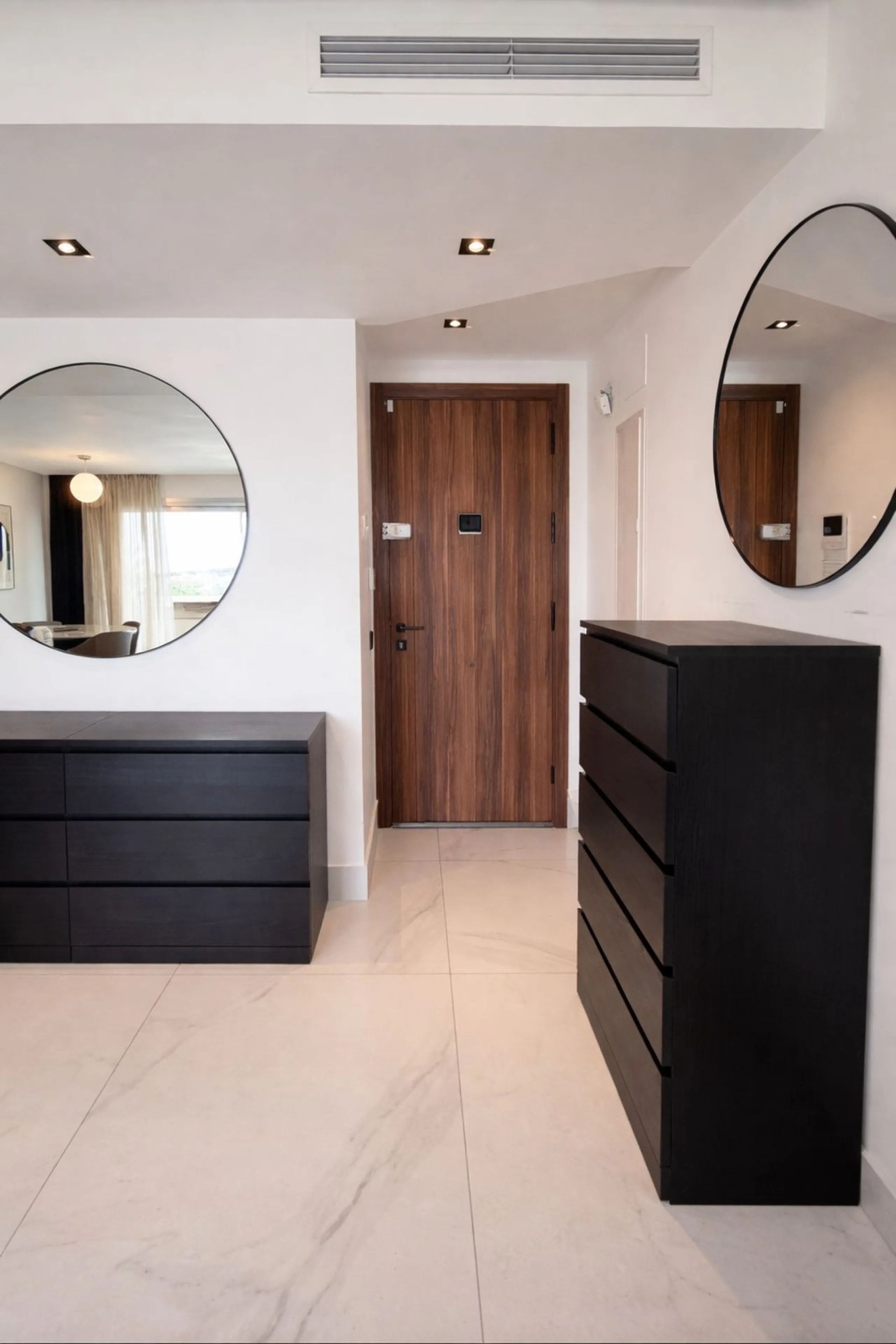 Apartment - Middle Floor Apartment в продаже в Marbella, Málaga. В доме 3 спален и 2 ванных комнат. Площадь дома 107 м²