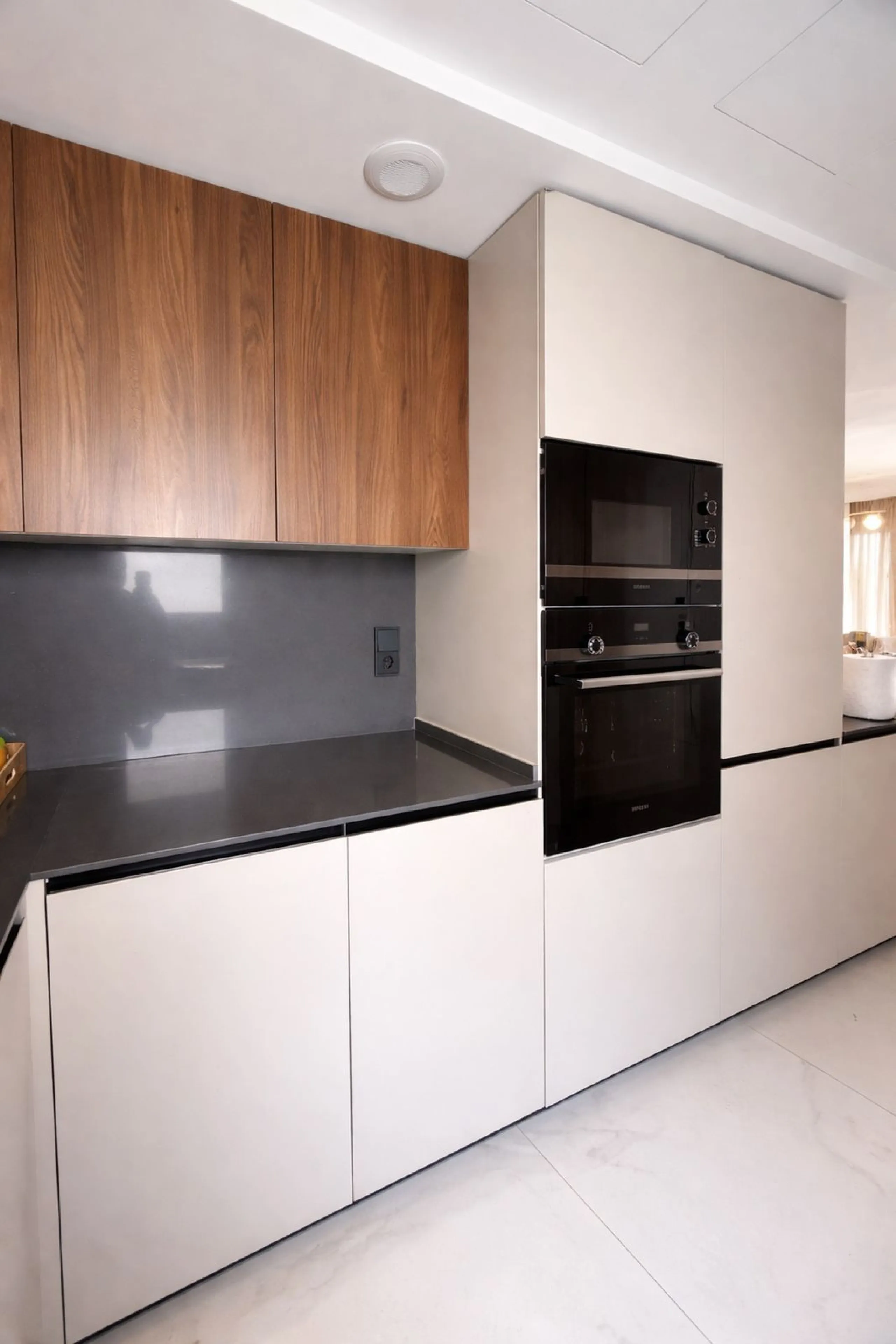 Apartment - Middle Floor Apartment в продаже в Marbella, Málaga. В доме 3 спален и 2 ванных комнат. Площадь дома 107 м²