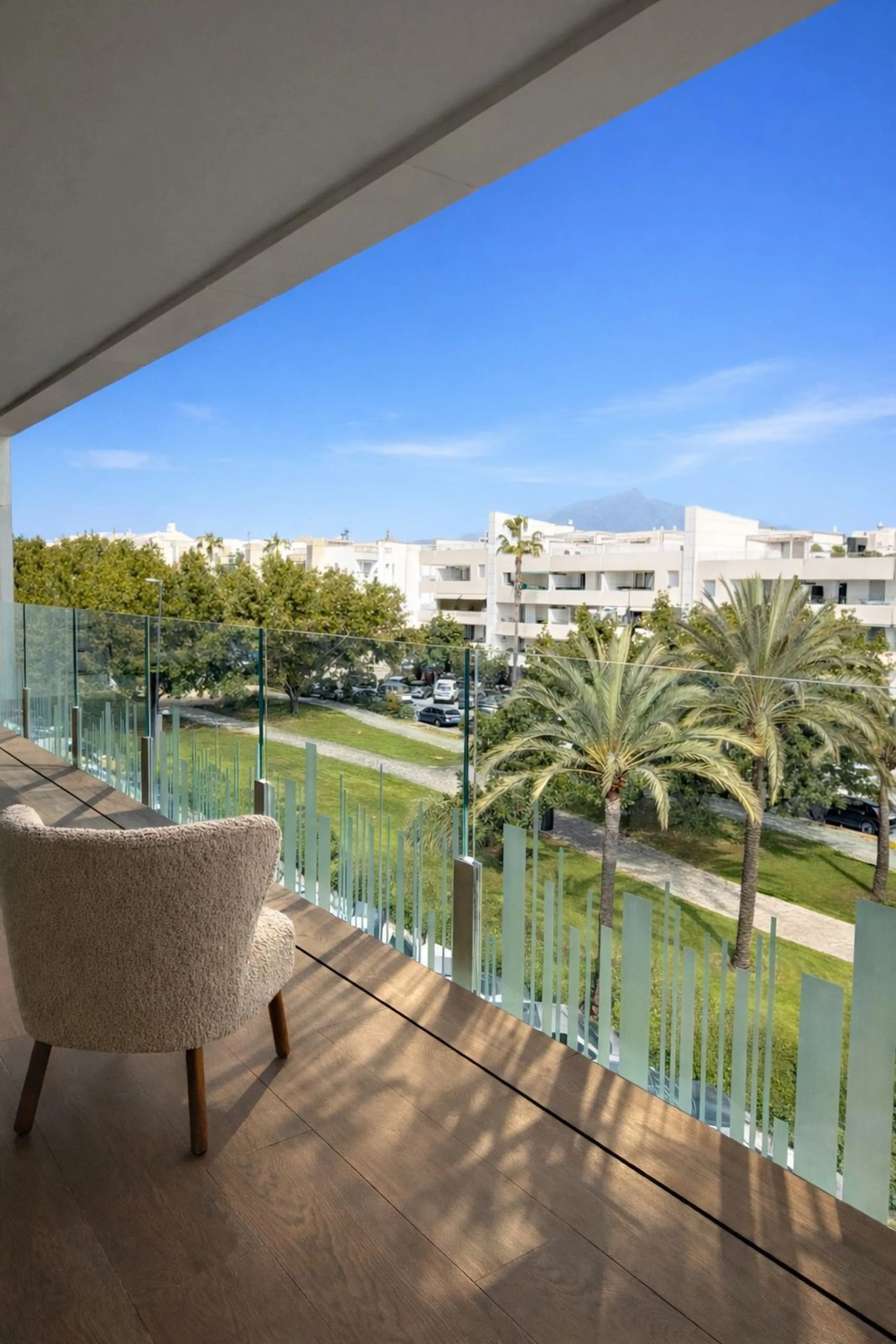 Apartment - Middle Floor Apartment в продаже в Marbella, Málaga. В доме 3 спален и 2 ванных комнат. Площадь дома 107 м²