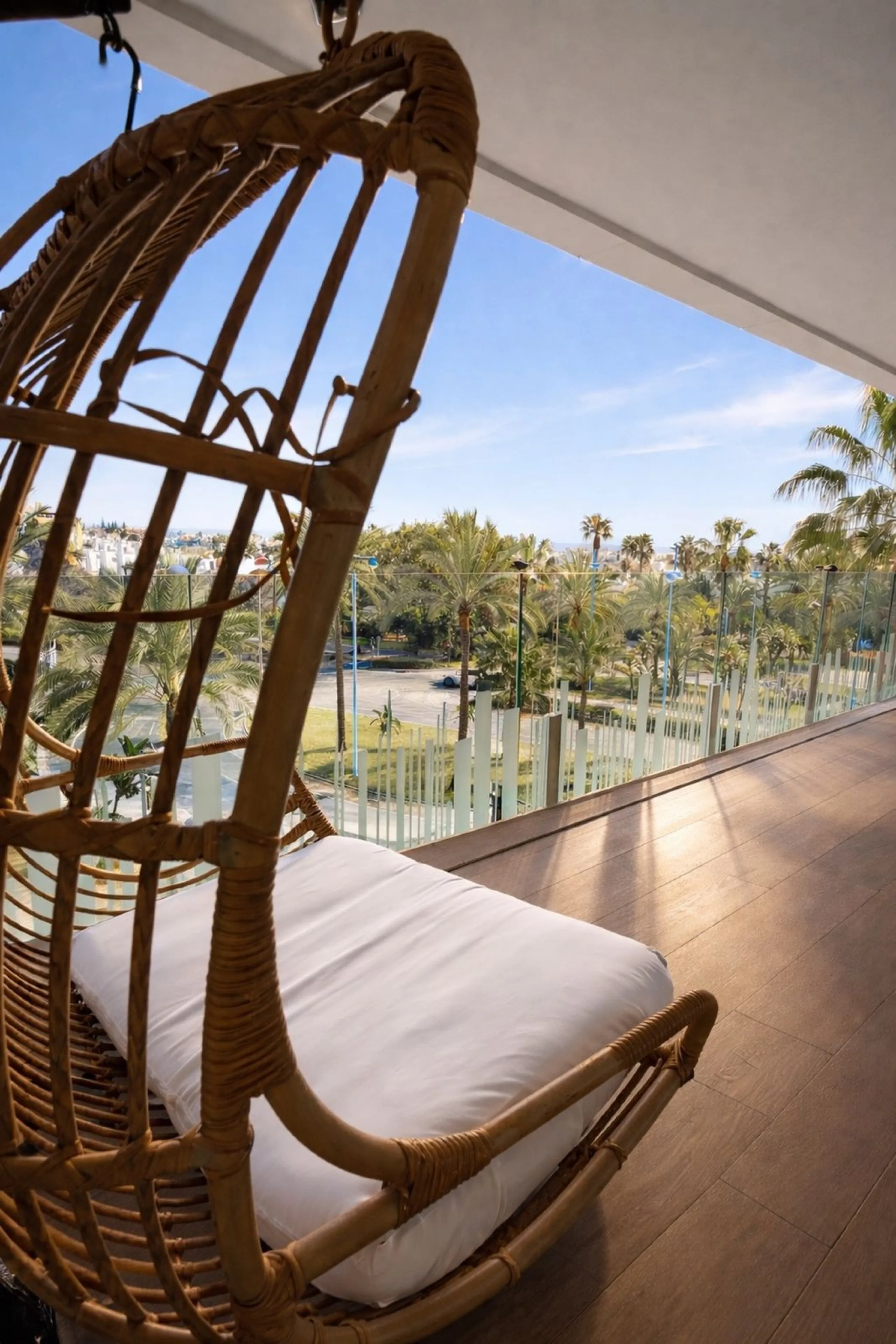 Apartment - Middle Floor Apartment в продаже в Marbella, Málaga. В доме 3 спален и 2 ванных комнат. Площадь дома 107 м²