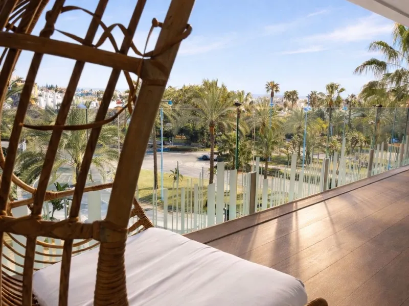 Apartment - Middle Floor Apartment в продаже в Marbella, Málaga. В доме 3 спален и 2 ванных комнат. Площадь дома 107 м²