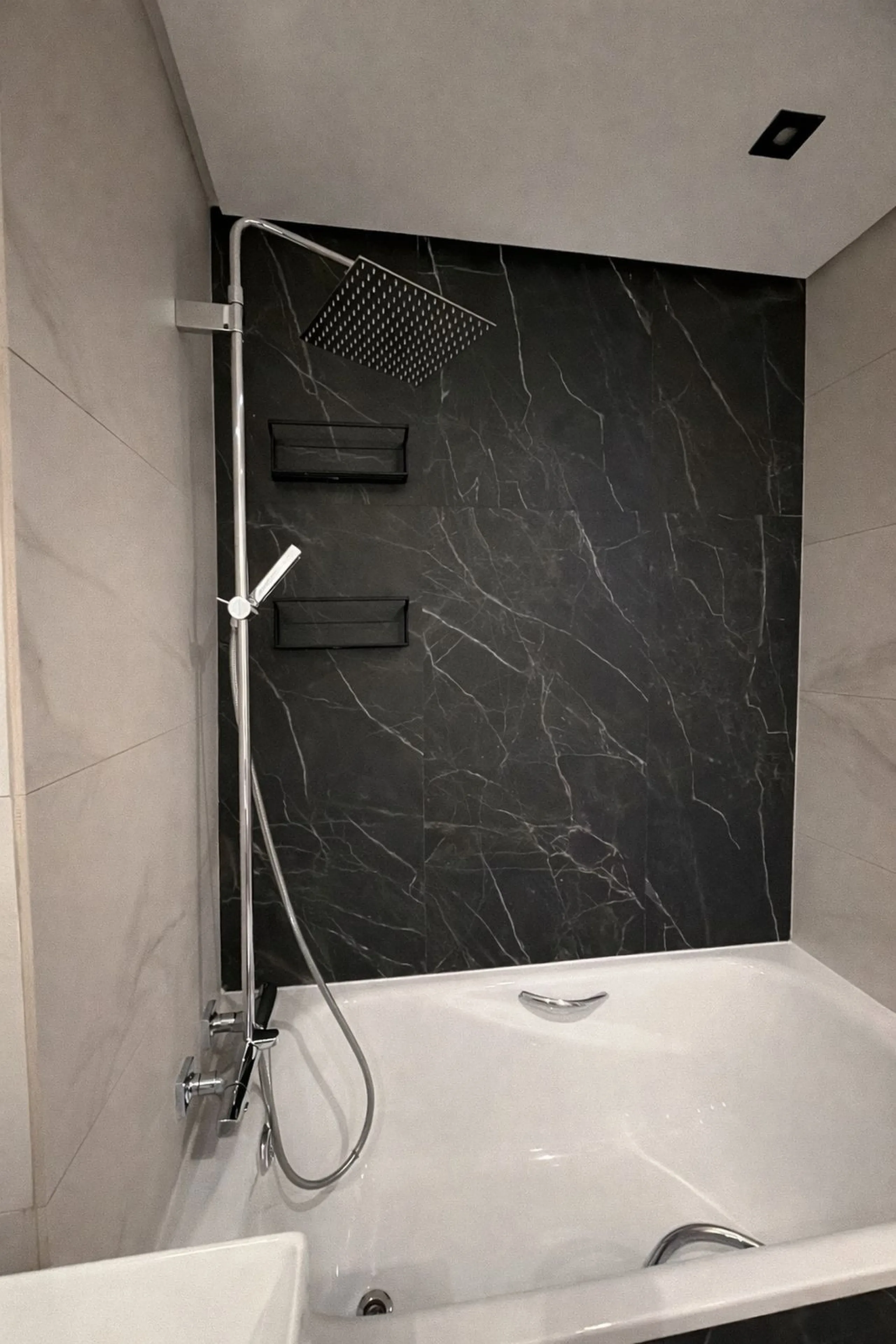 Apartment - Middle Floor Apartment в продаже в Marbella, Málaga. В доме 3 спален и 2 ванных комнат. Площадь дома 107 м²