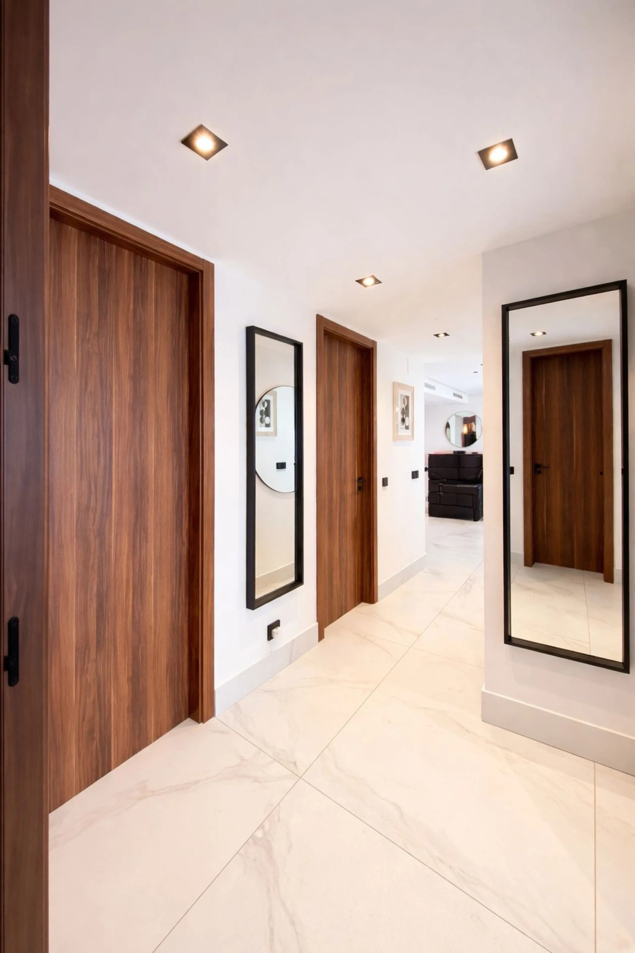 Apartment - Middle Floor Apartment в продаже в Marbella, Málaga. В доме 3 спален и 2 ванных комнат. Площадь дома 107 м²