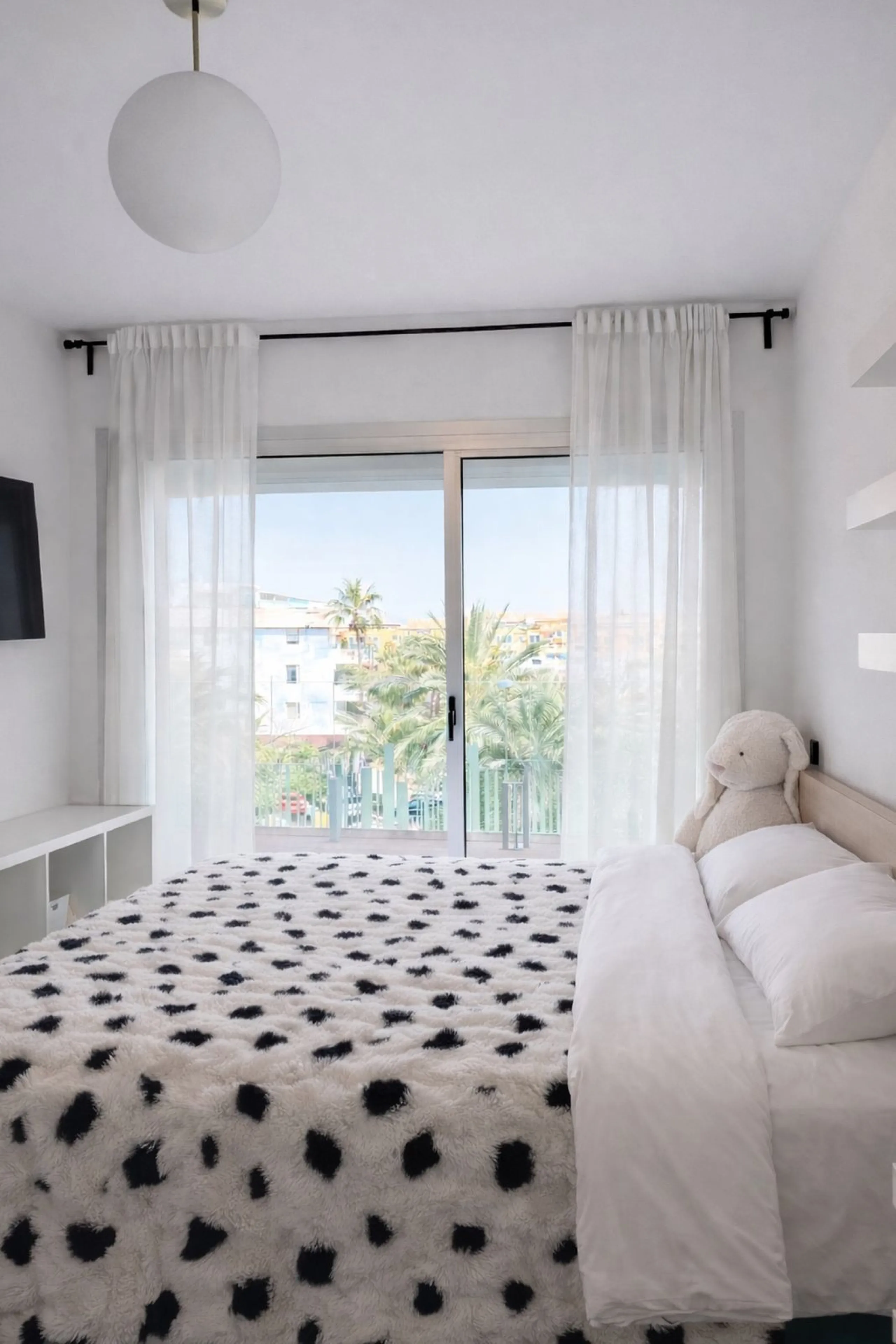 Apartment - Middle Floor Apartment в продаже в Marbella, Málaga. В доме 3 спален и 2 ванных комнат. Площадь дома 107 м²