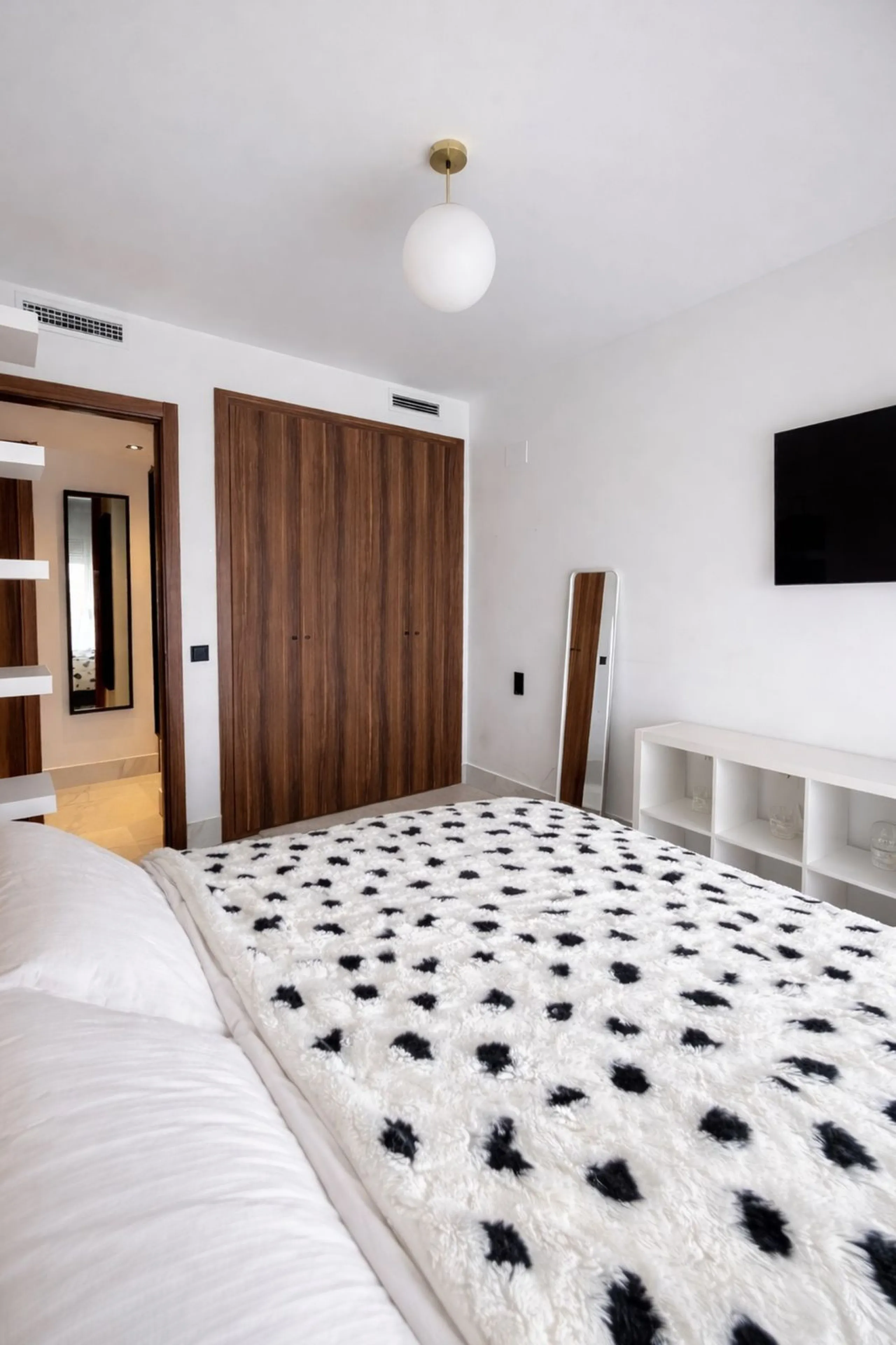 Apartment - Middle Floor Apartment в продаже в Marbella, Málaga. В доме 3 спален и 2 ванных комнат. Площадь дома 107 м²