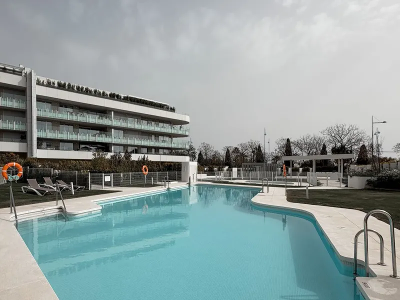 Apartment - Middle Floor Apartment в продаже в Marbella, Málaga. В доме 3 спален и 2 ванных комнат. Площадь дома 107 м²