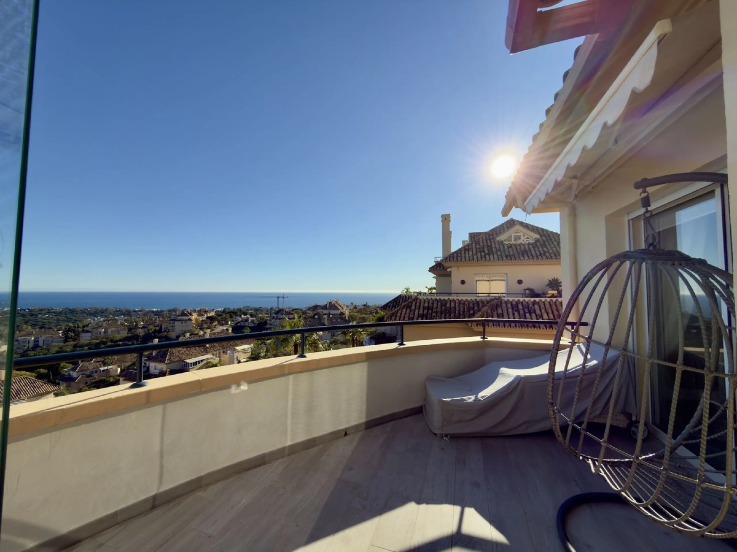 Apartment - Penthouse в продаже в Marbella, Málaga. В доме 3 спален и 3 ванных комнат. Площадь дома 157 м²