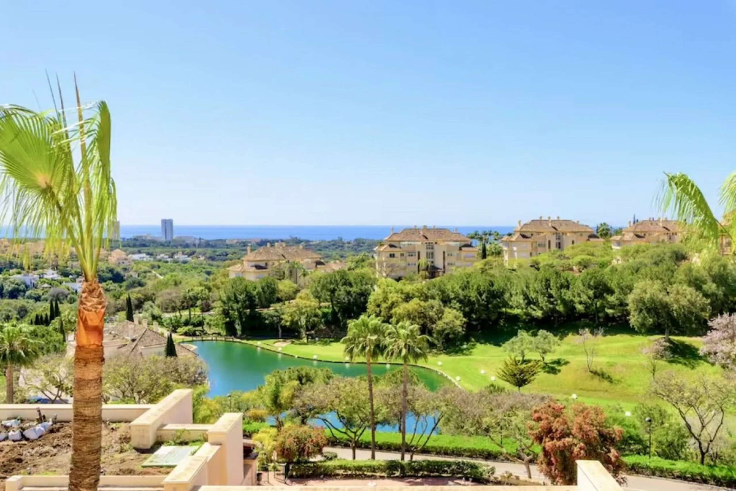 Apartment - Penthouse в продаже в Marbella, Málaga. В доме 3 спален и 3 ванных комнат. Площадь дома 157 м²