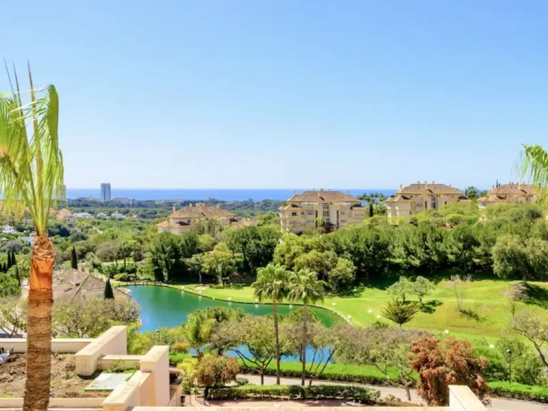 Apartment - Penthouse в продаже в Marbella, Málaga. В доме 3 спален и 3 ванных комнат. Площадь дома 157 м²