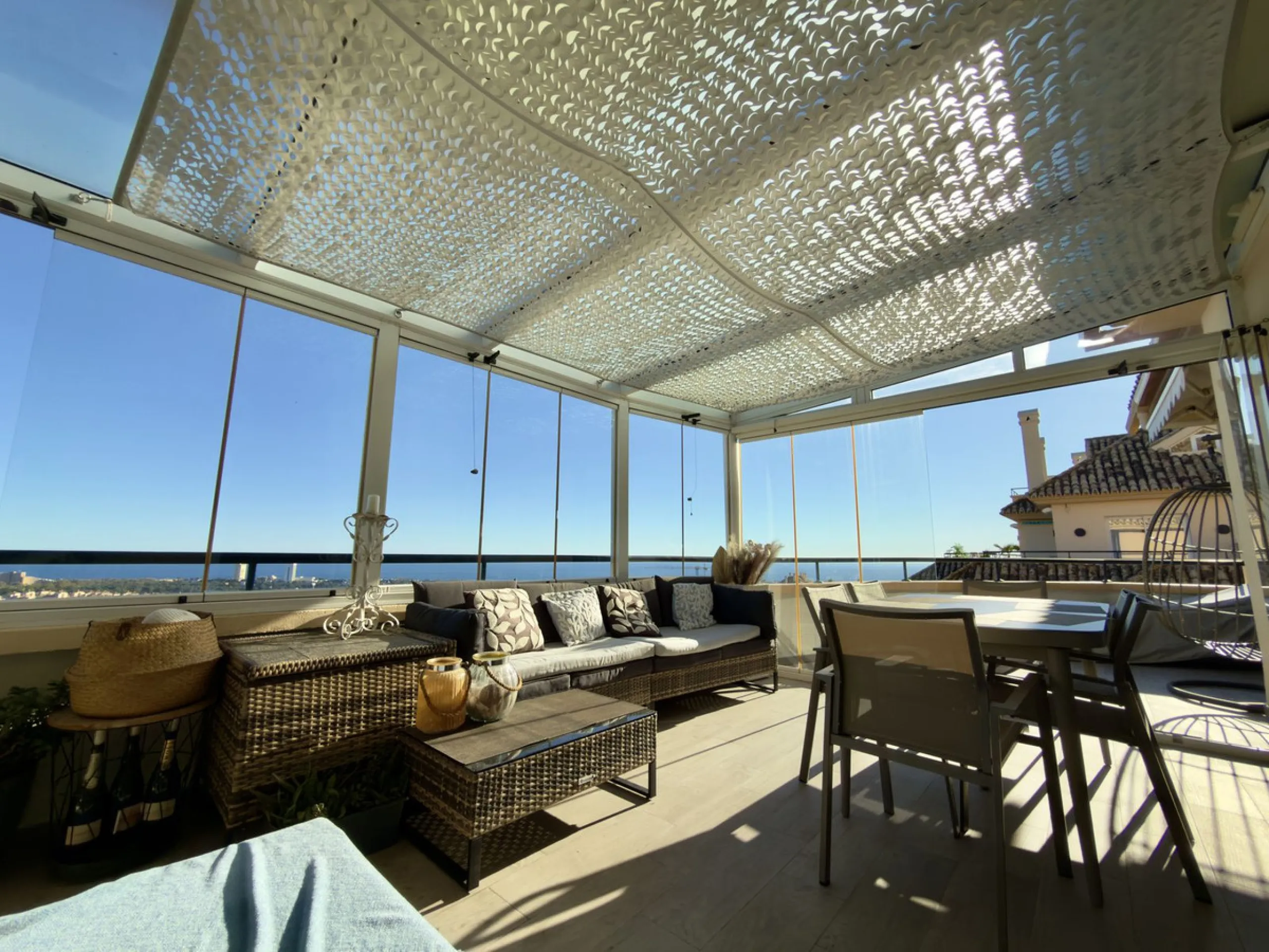 Apartment - Penthouse в продаже в Marbella, Málaga. В доме 3 спален и 3 ванных комнат. Площадь дома 157 м²
