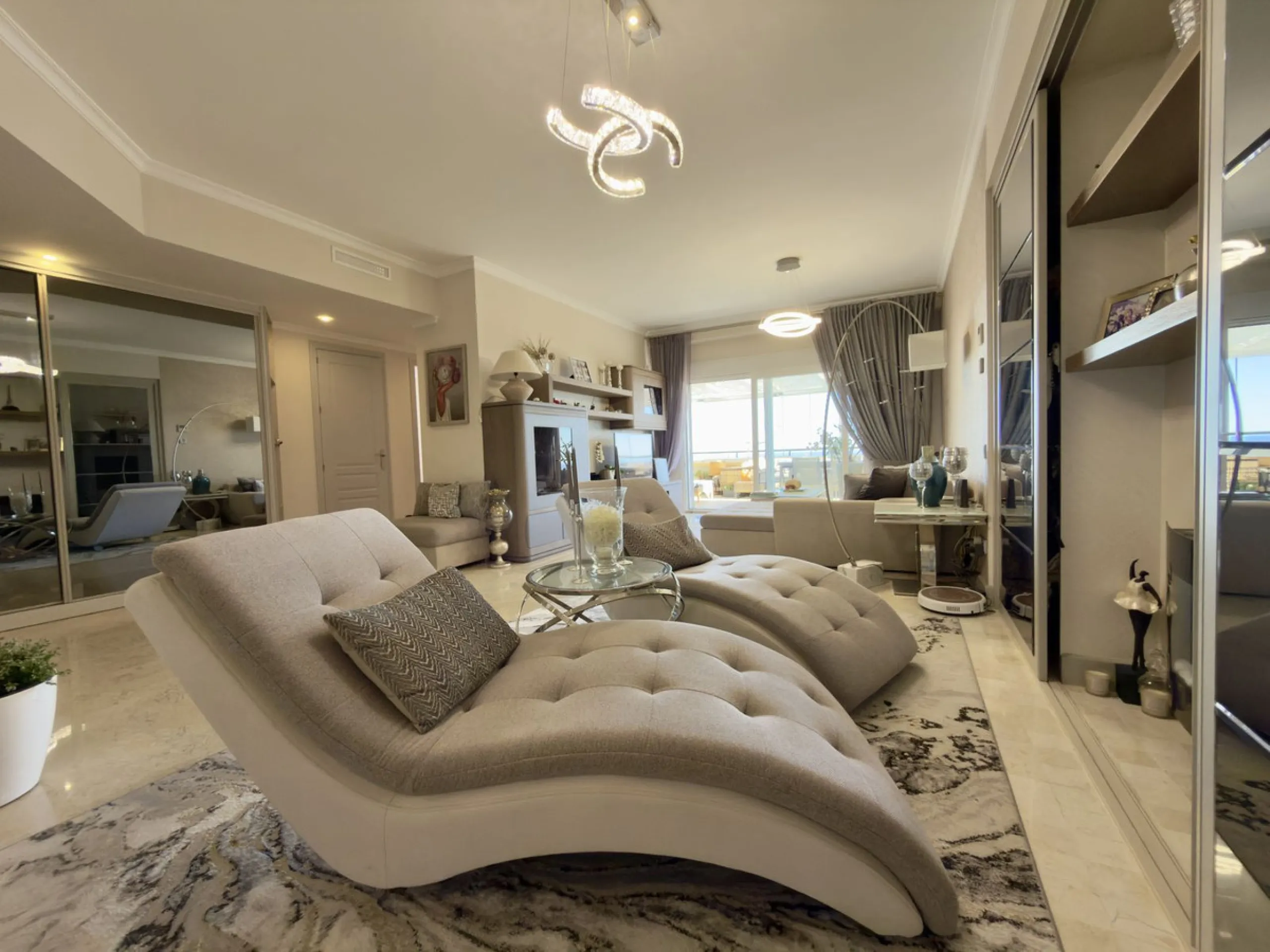 Apartment - Penthouse в продаже в Marbella, Málaga. В доме 3 спален и 3 ванных комнат. Площадь дома 157 м²