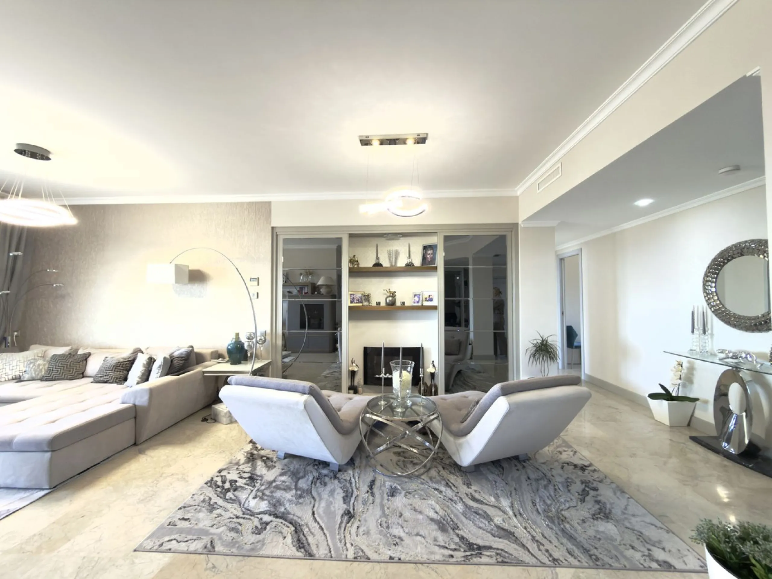 Apartment - Penthouse в продаже в Marbella, Málaga. В доме 3 спален и 3 ванных комнат. Площадь дома 157 м²
