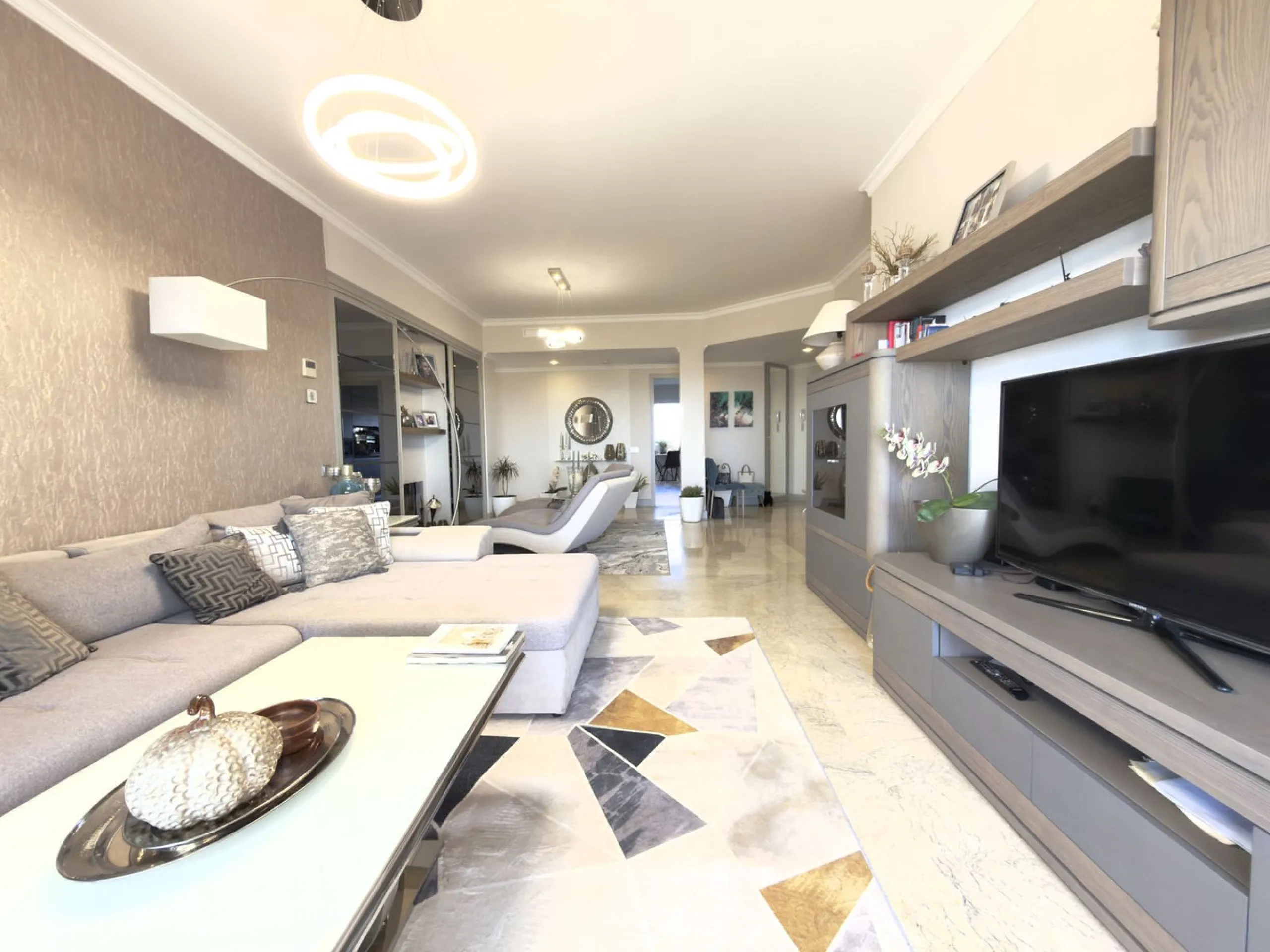 Apartment - Penthouse в продаже в Marbella, Málaga. В доме 3 спален и 3 ванных комнат. Площадь дома 157 м²