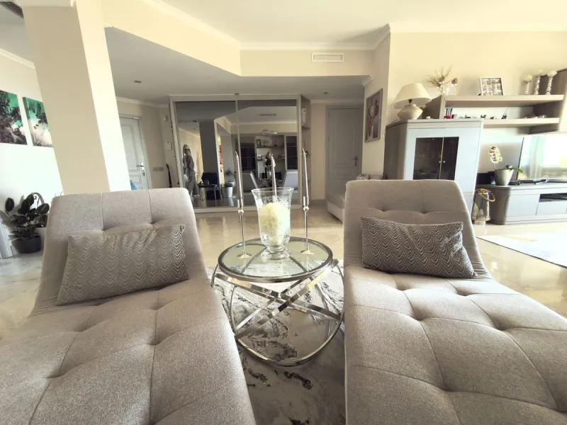 Apartment - Penthouse в продаже в Marbella, Málaga. В доме 3 спален и 3 ванных комнат. Площадь дома 157 м²