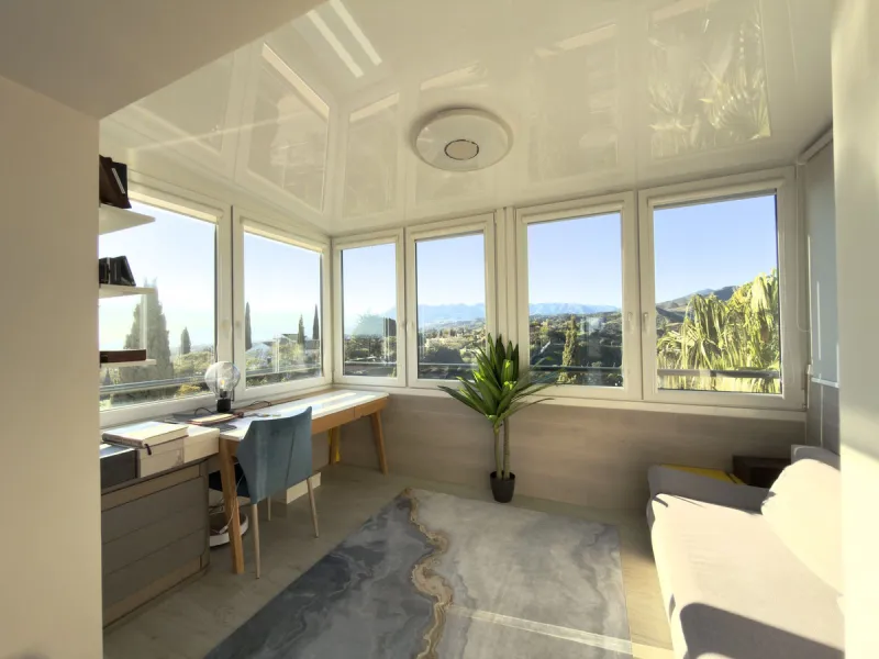 Apartment - Penthouse в продаже в Marbella, Málaga. В доме 3 спален и 3 ванных комнат. Площадь дома 157 м²