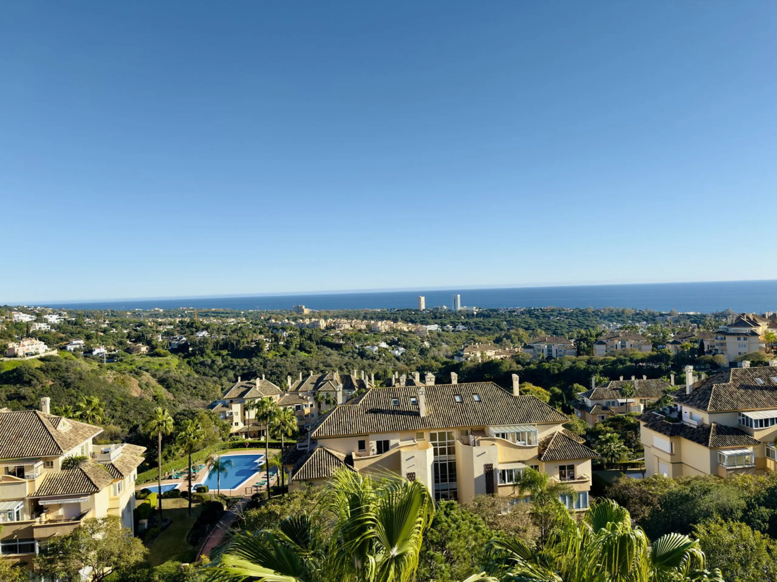 Apartment - Penthouse в продаже в Marbella, Málaga. В доме 3 спален и 3 ванных комнат. Площадь дома 157 м²