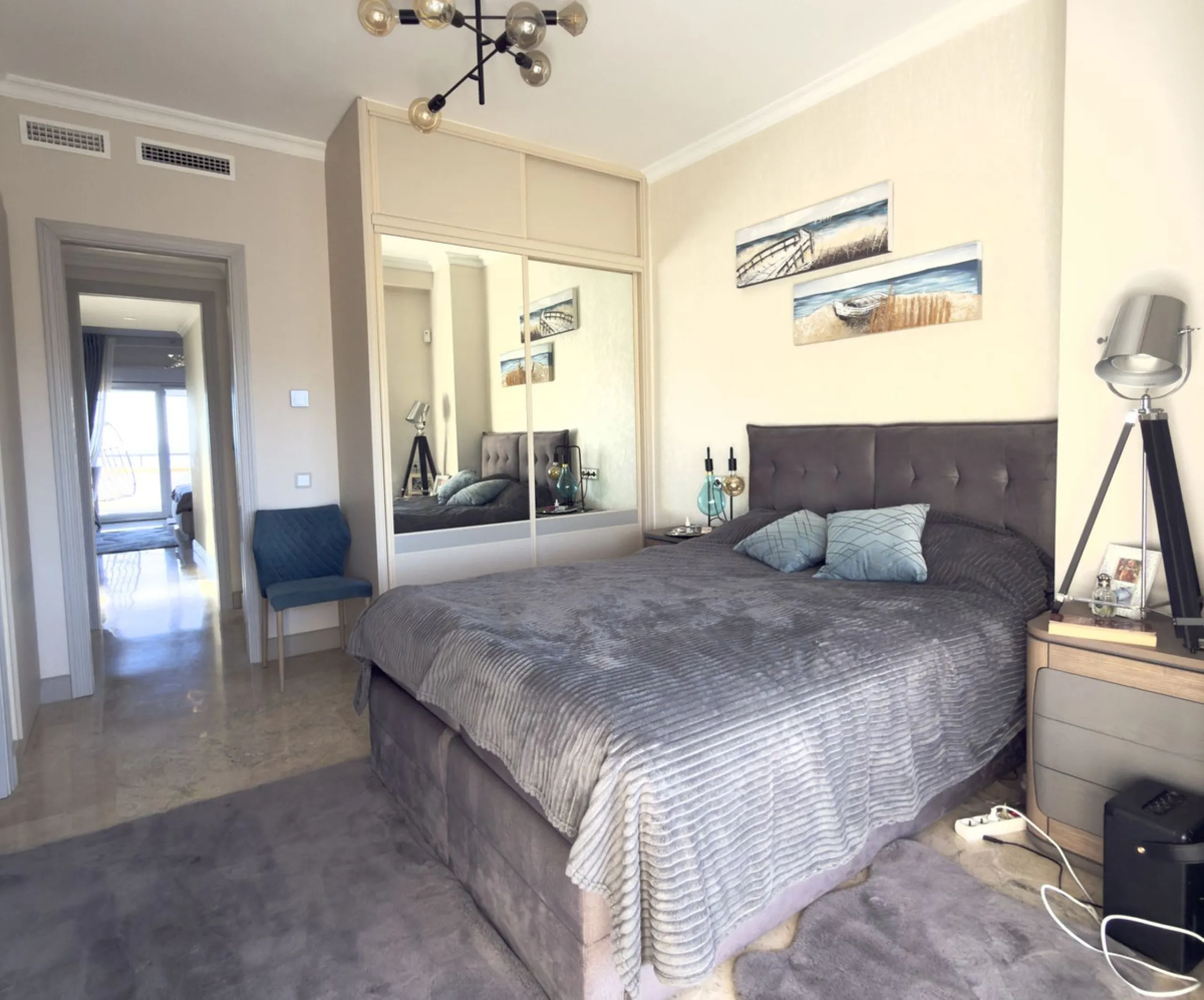 Apartment - Penthouse в продаже в Marbella, Málaga. В доме 3 спален и 3 ванных комнат. Площадь дома 157 м²
