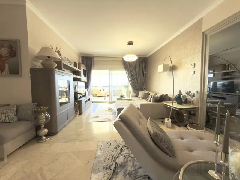 Apartment - Penthouse в продаже в Marbella, Málaga. В доме 3 спален и 3 ванных комнат. Площадь дома 157 м²
