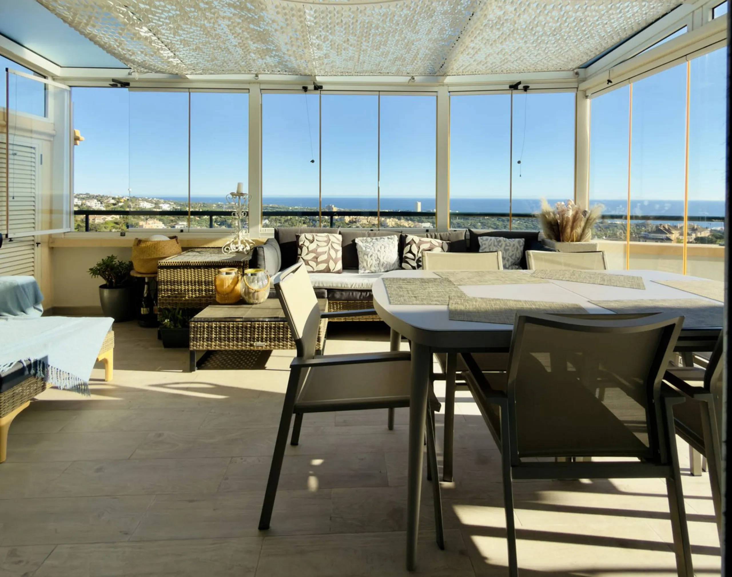 Apartment - Penthouse в продаже в Marbella, Málaga. В доме 3 спален и 3 ванных комнат. Площадь дома 157 м²