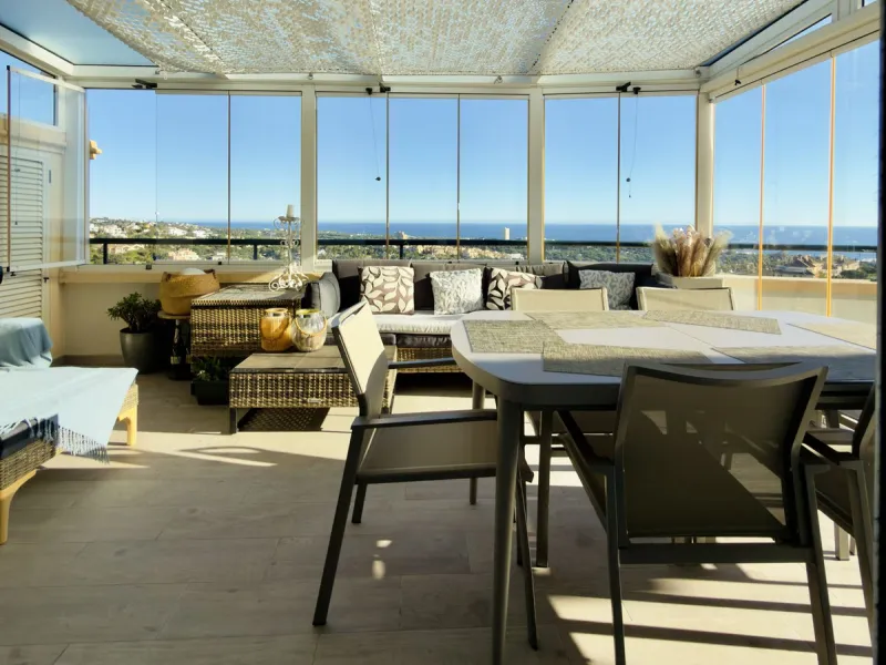 Apartment - Penthouse в продаже в Marbella, Málaga. В доме 3 спален и 3 ванных комнат. Площадь дома 157 м²