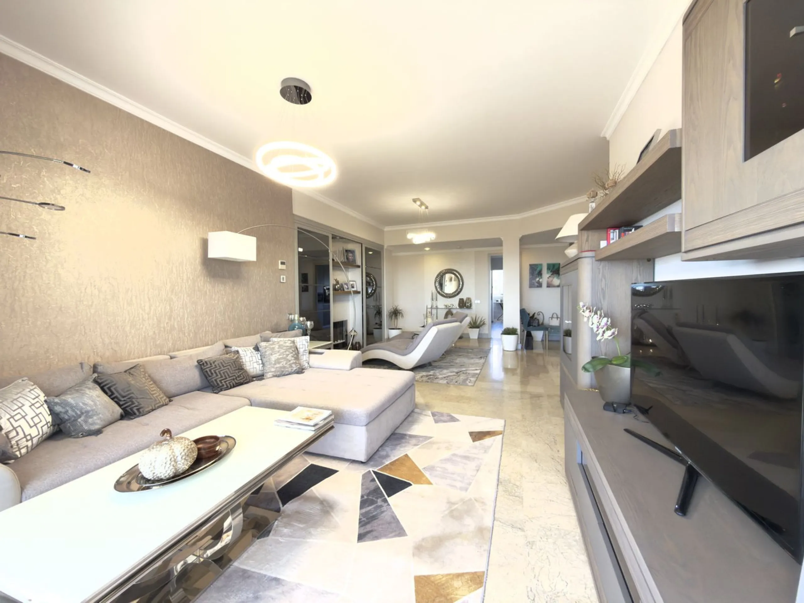 Apartment - Penthouse в продаже в Marbella, Málaga. В доме 3 спален и 3 ванных комнат. Площадь дома 157 м²