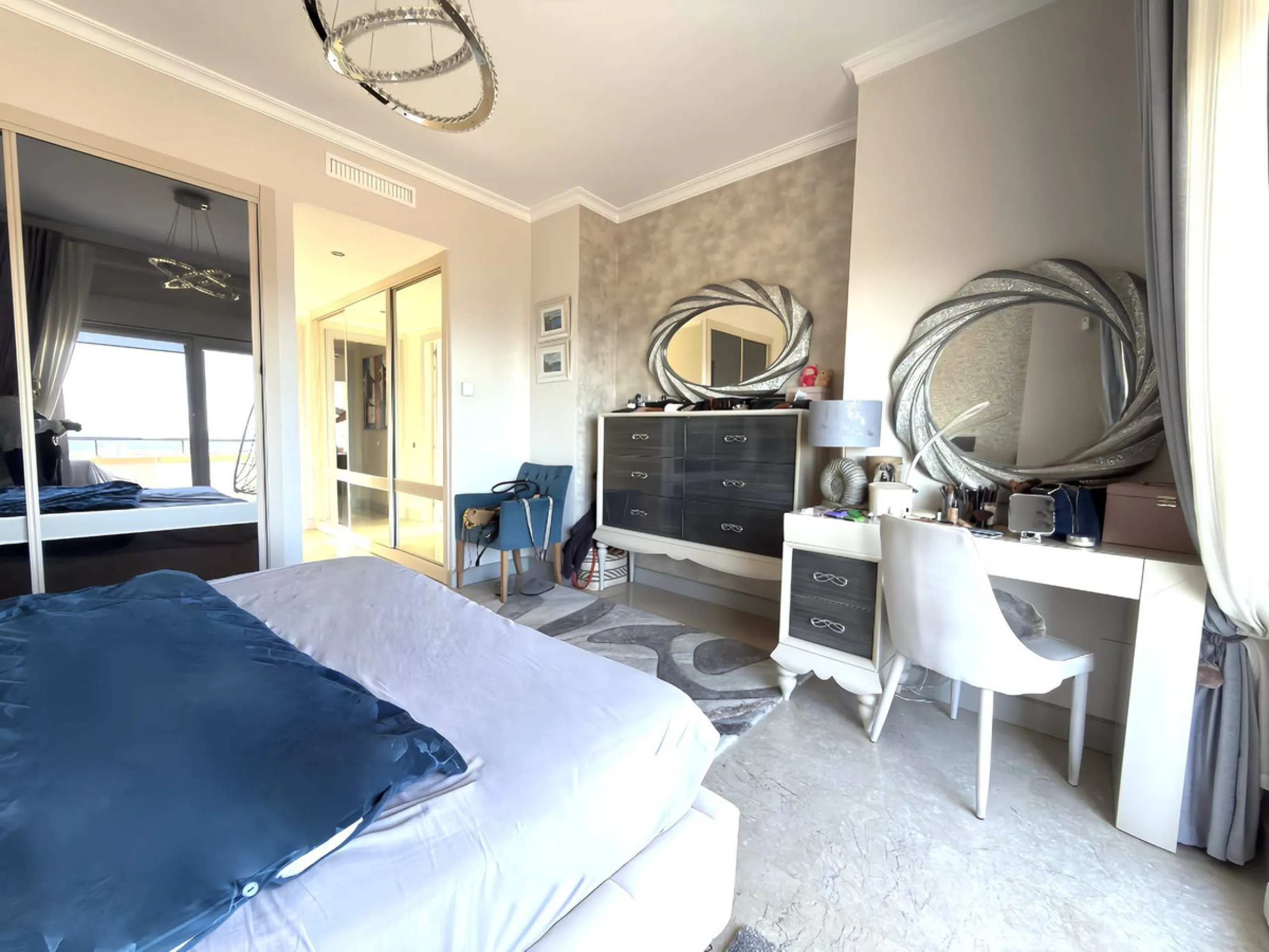 Apartment - Penthouse в продаже в Marbella, Málaga. В доме 3 спален и 3 ванных комнат. Площадь дома 157 м²