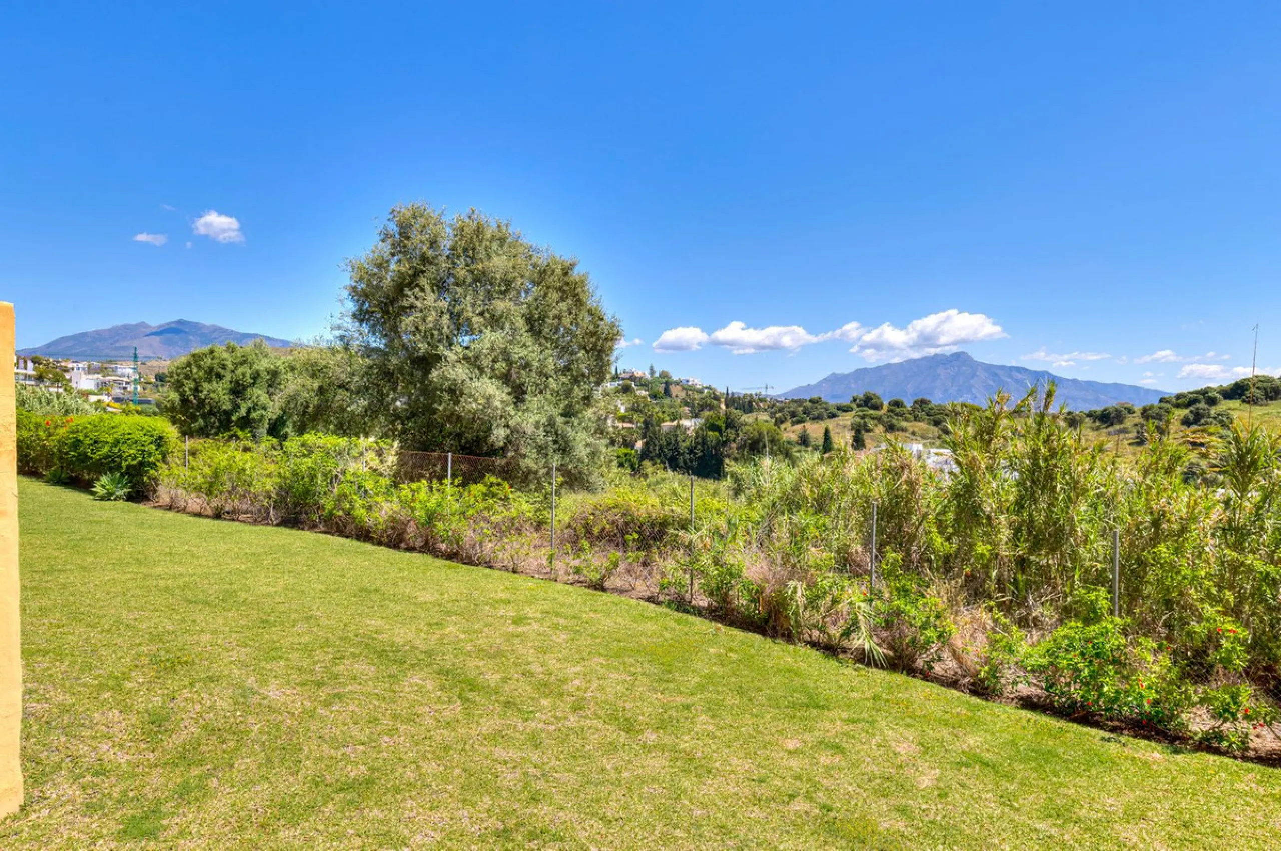 Charming 2-Bedroom Ground Floor Apartment in Bel Air, Estepona.